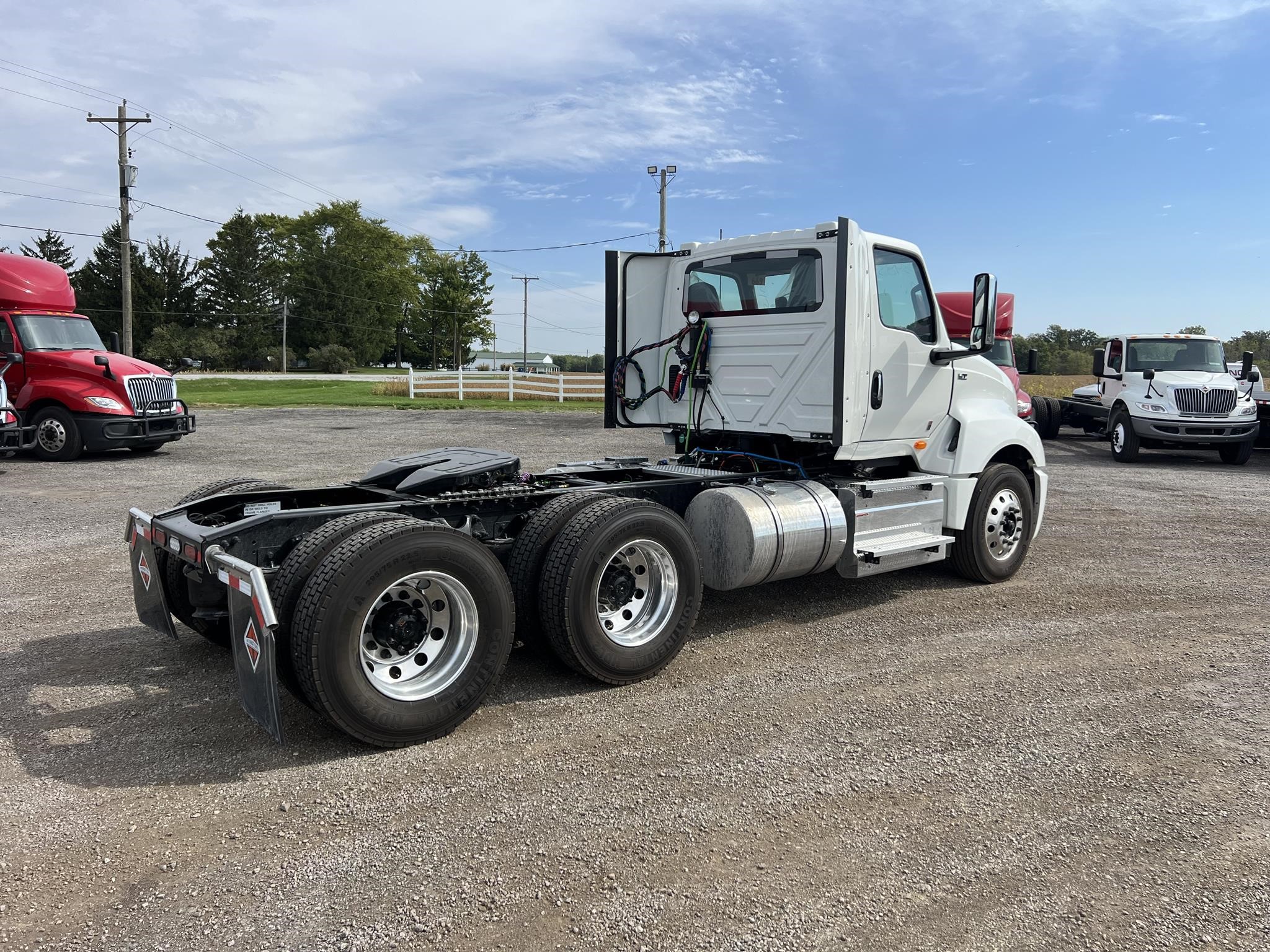 2025 INTERNATIONAL LT - image 3 of 6