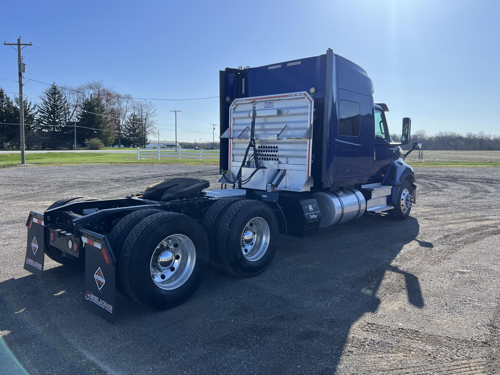 2022 INTERNATIONAL LT - image 3 of 6