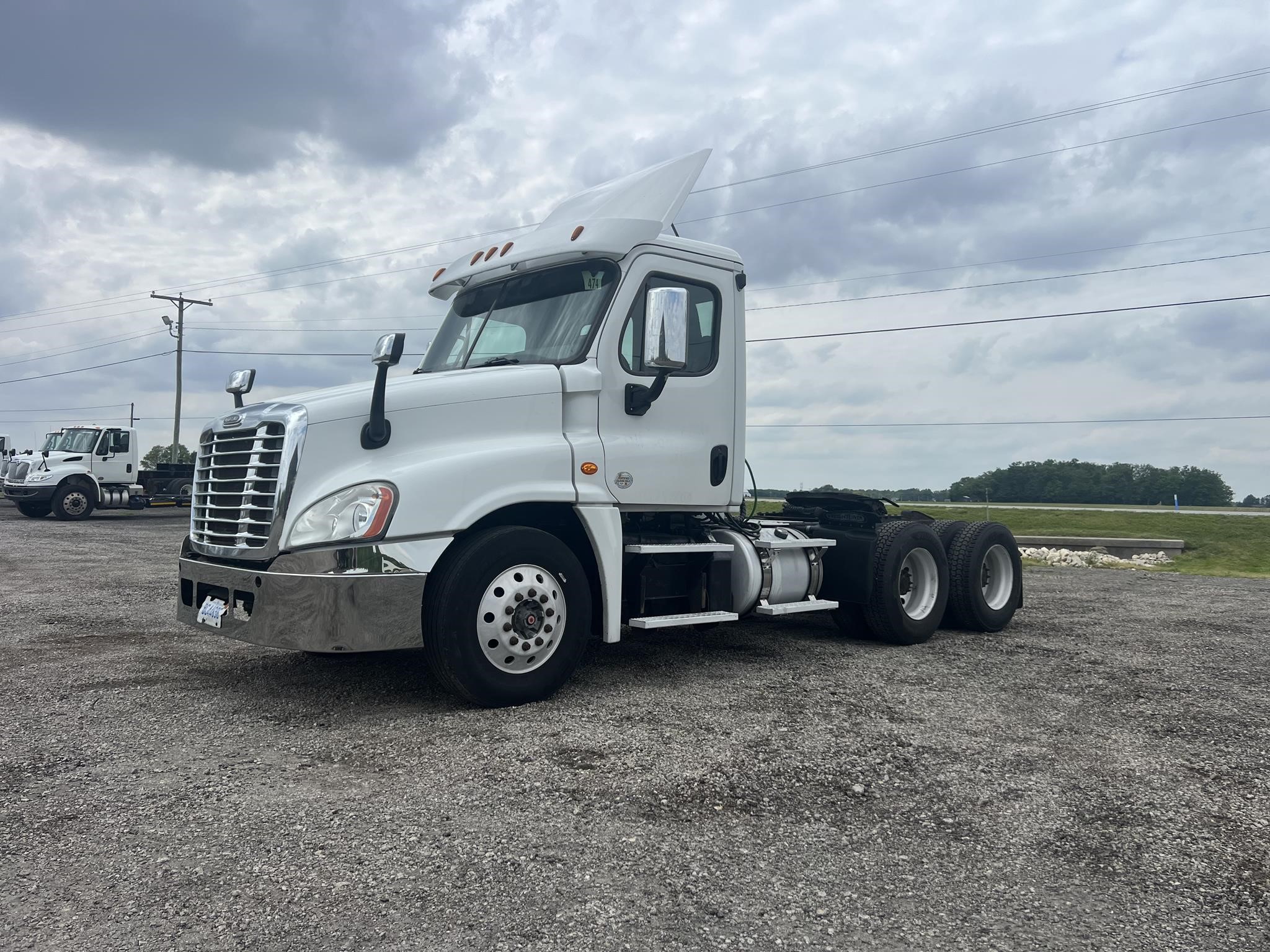 2018 FREIGHTLINER CASCADIA 125 - image 1 of 6