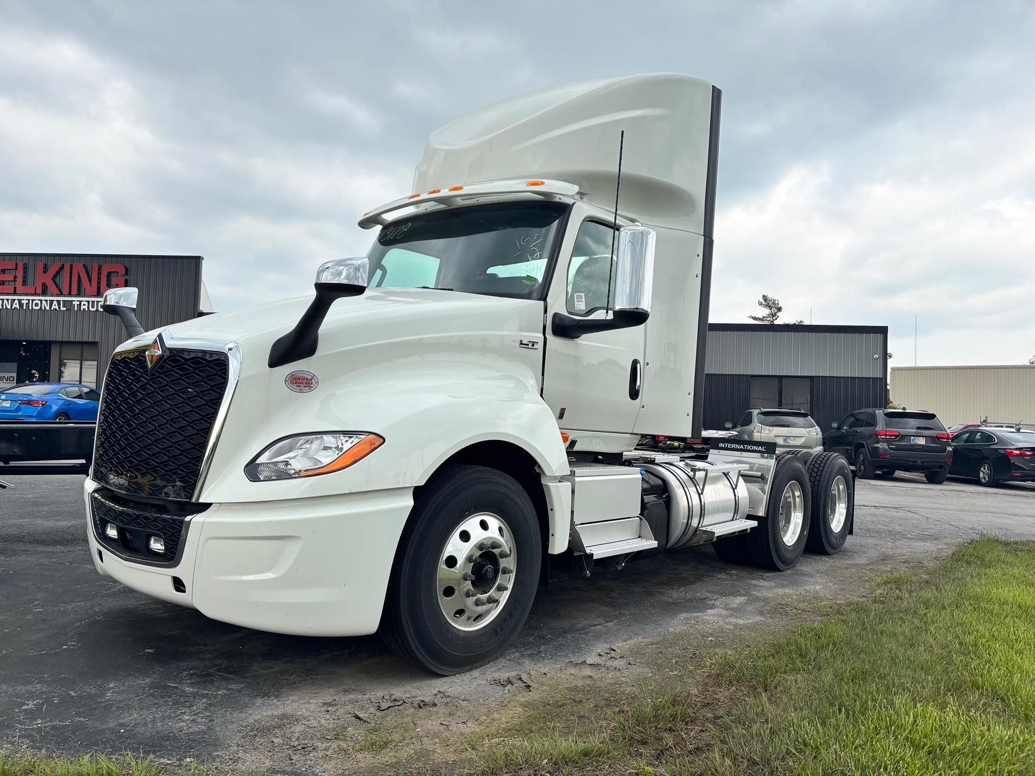 2025 INTERNATIONAL LT - image 1 of 6