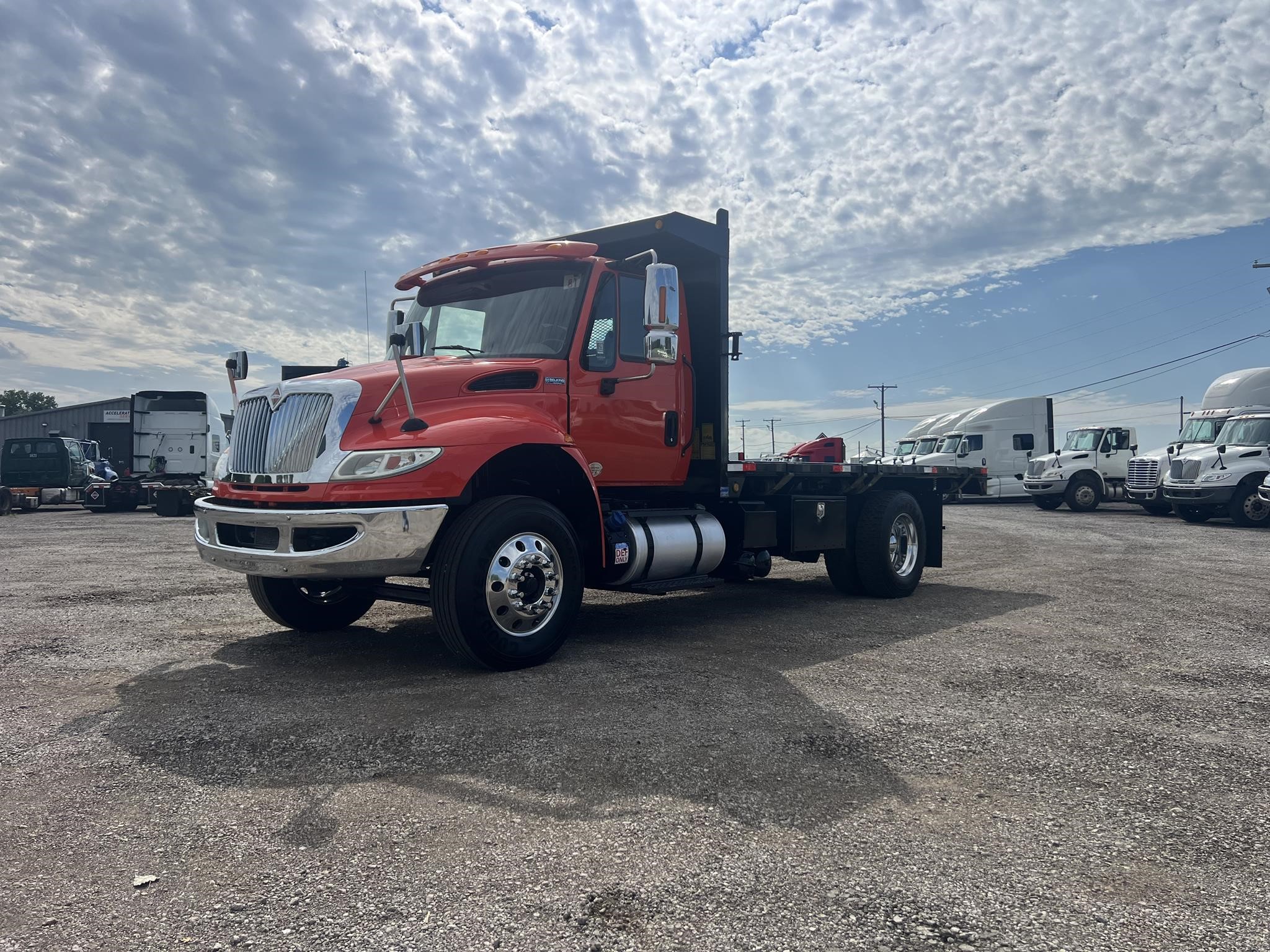 2017 INTERNATIONAL DURASTAR 4300 - image 4 of 6