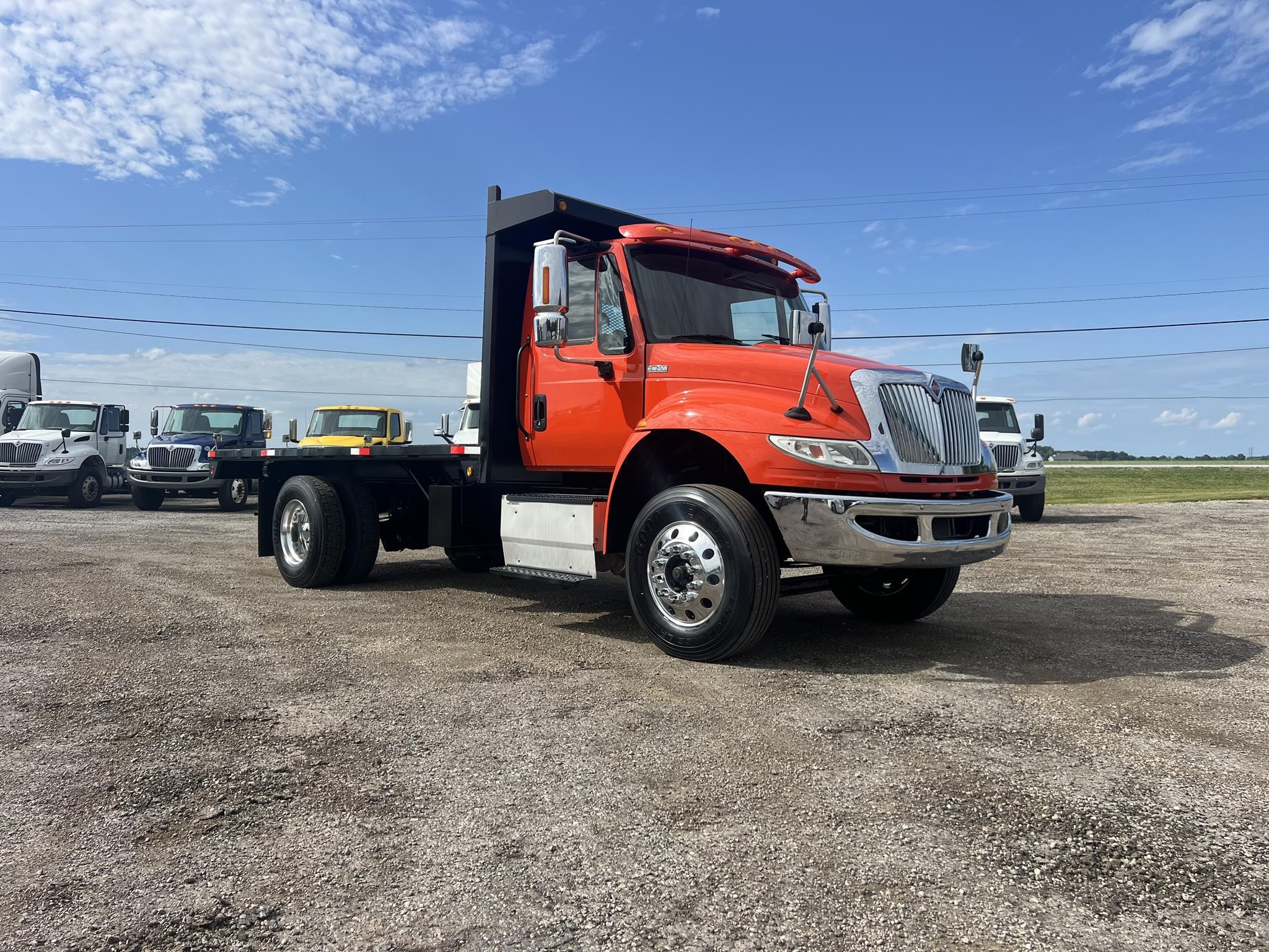 2017 INTERNATIONAL DURASTAR 4300 - image 3 of 6