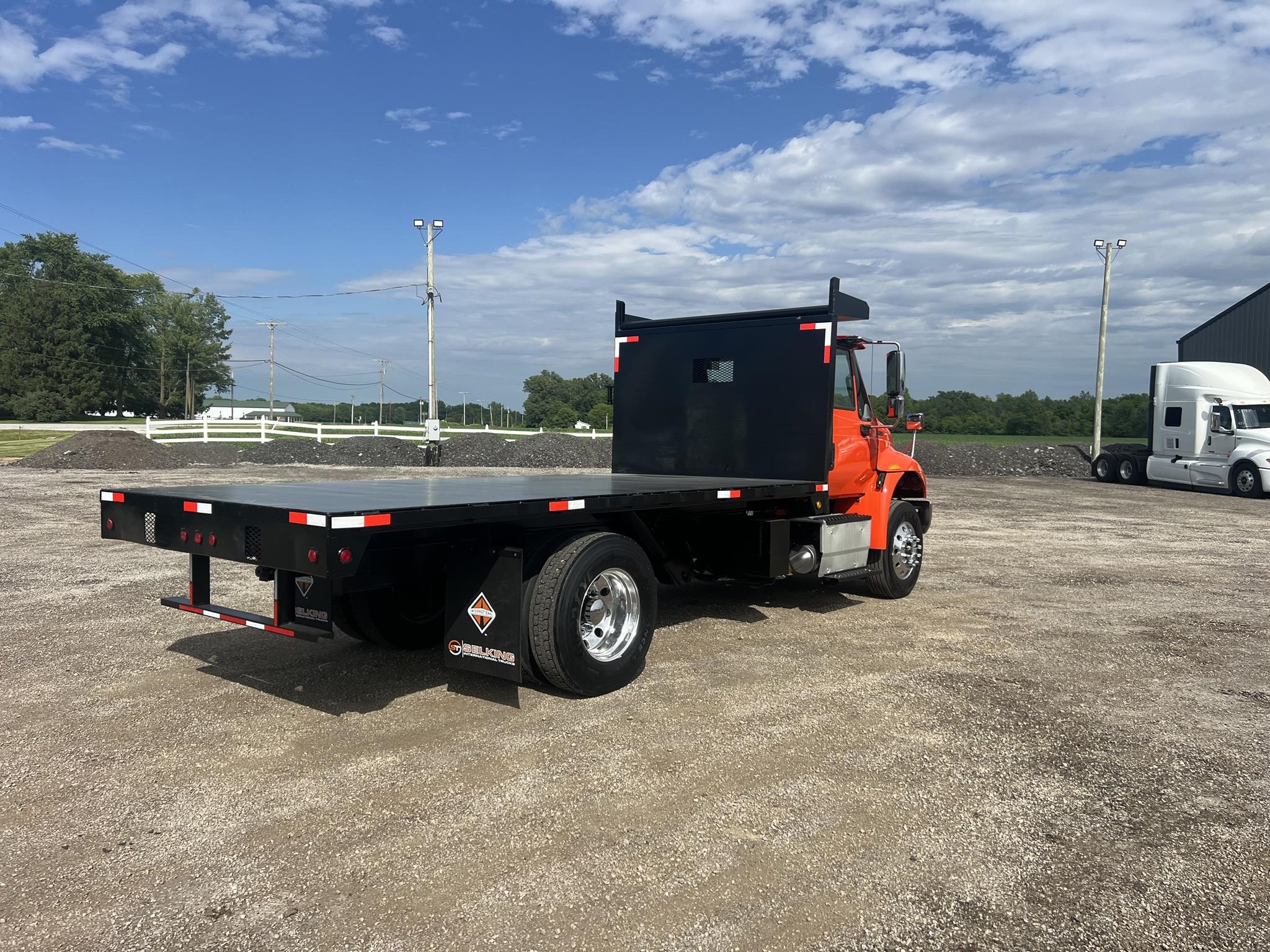 2017 INTERNATIONAL DURASTAR 4300 - image 5 of 6