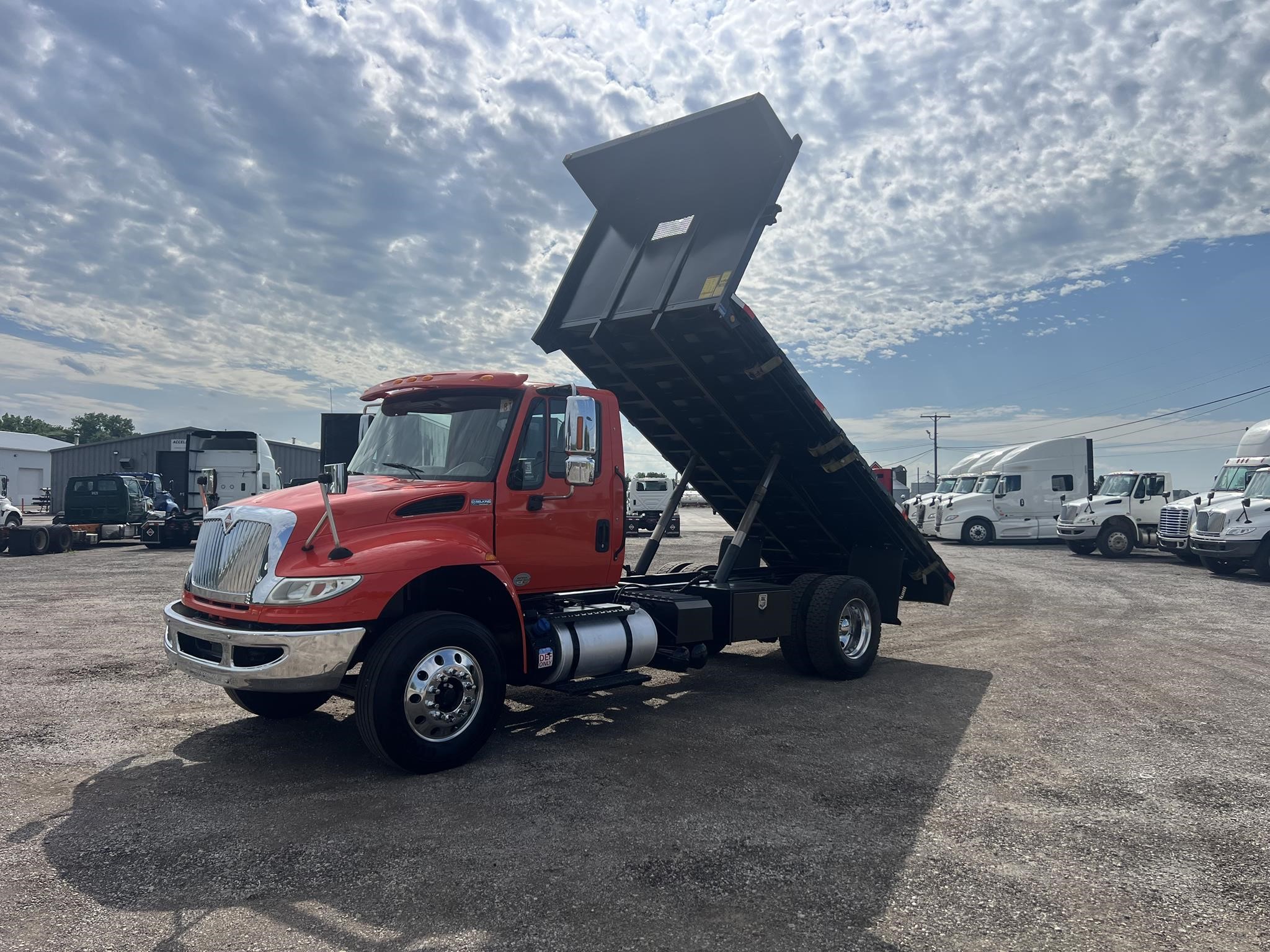 2017 INTERNATIONAL DURASTAR 4300 - image 1 of 6