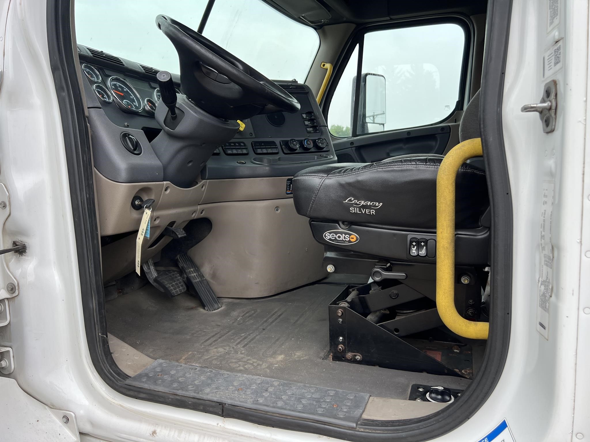 2017 FREIGHTLINER CASCADIA 125 - image 6 of 6