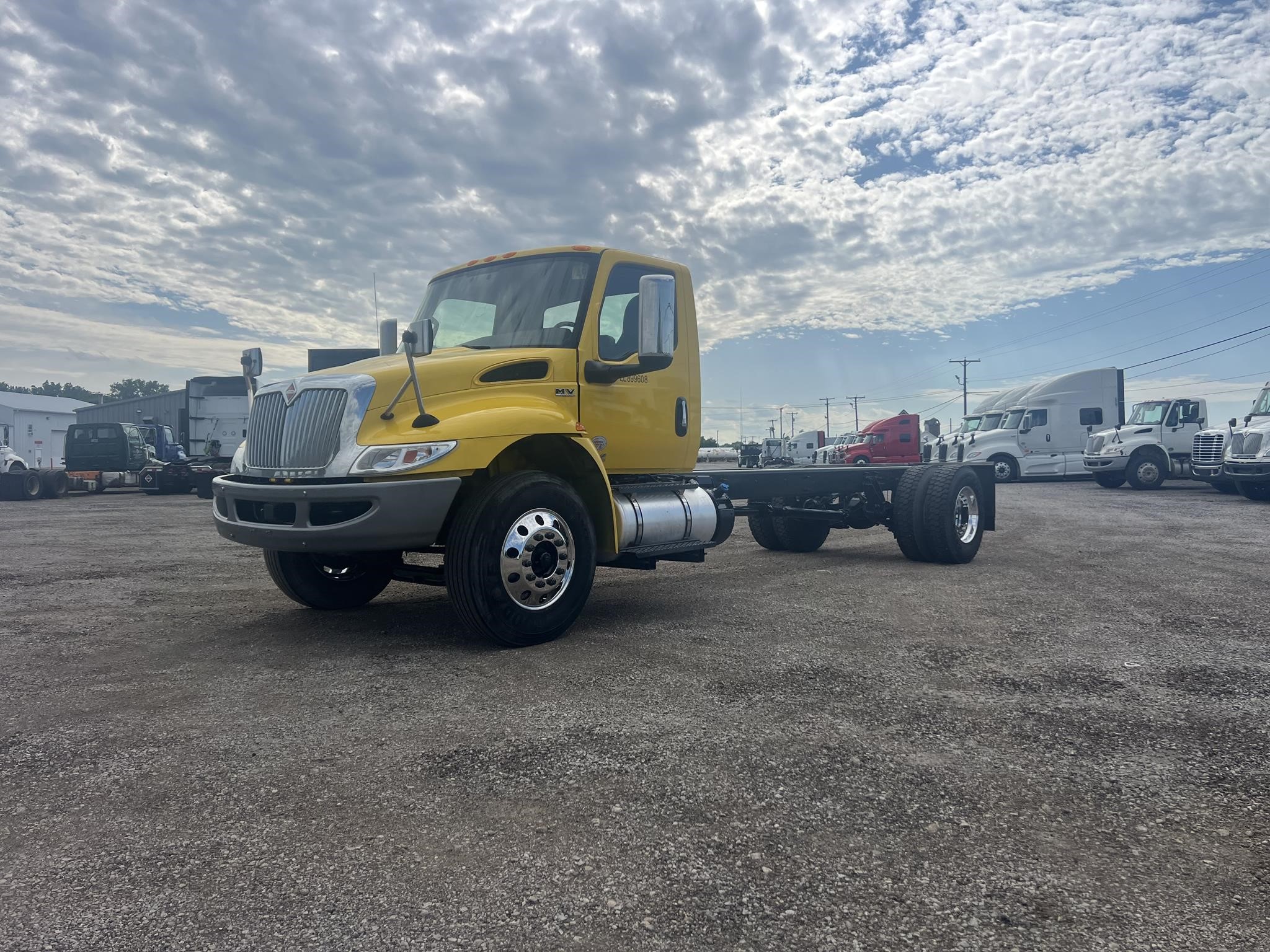 2020 INTERNATIONAL MV - image 1 of 6