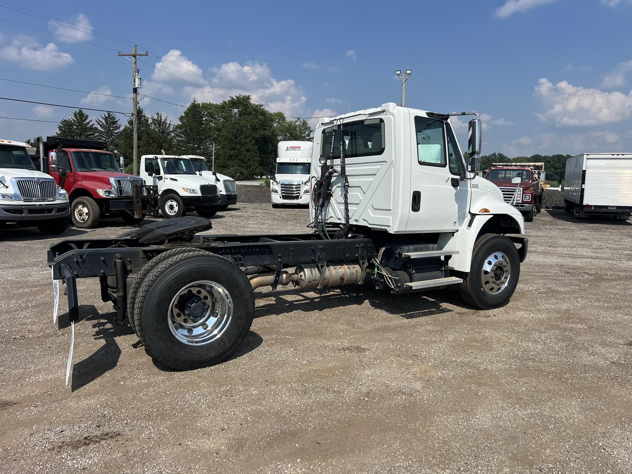 2019 INTERNATIONAL DURASTAR 4400 - image 4 of 6
