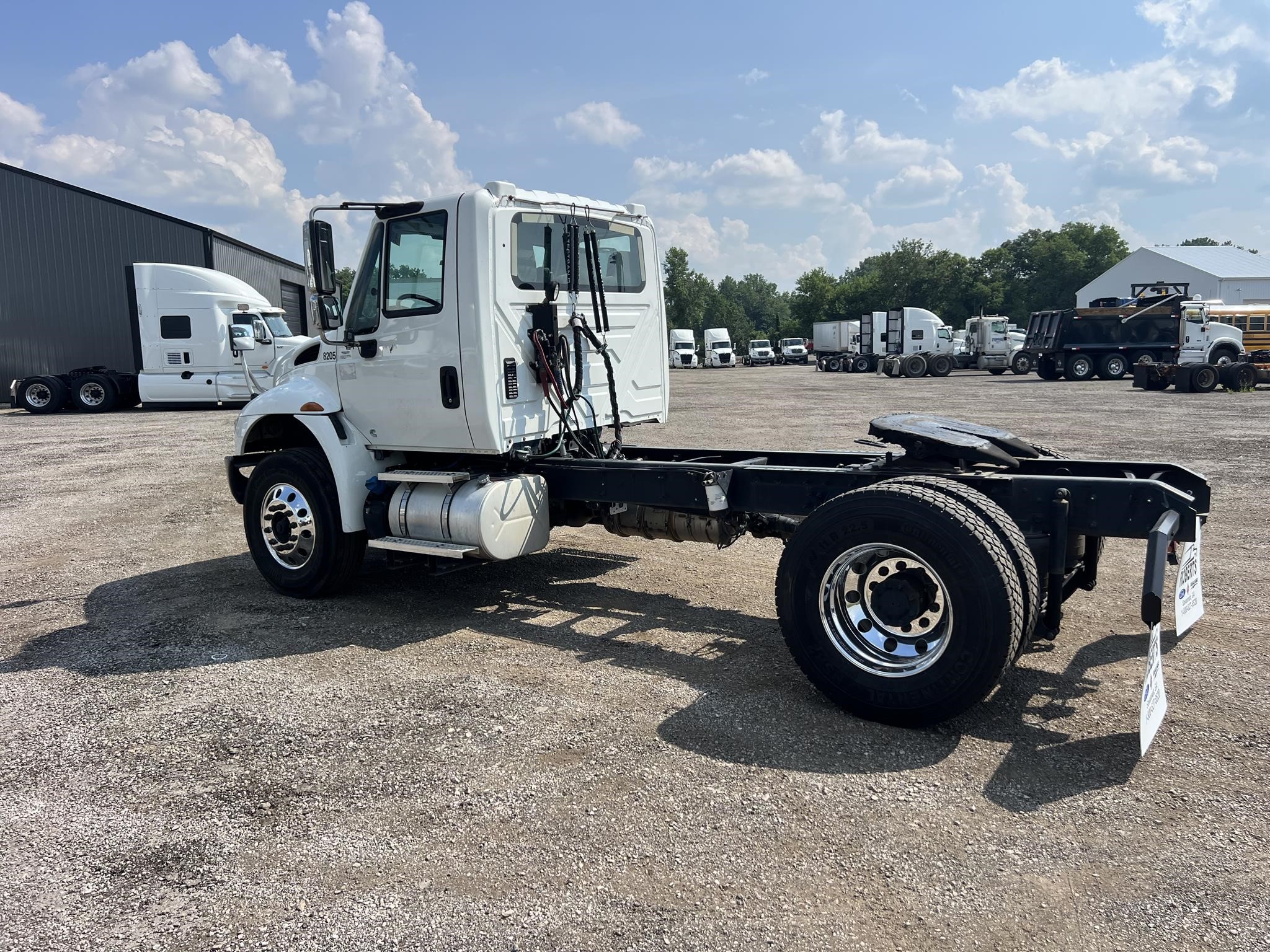 2019 INTERNATIONAL DURASTAR 4400 - image 3 of 6