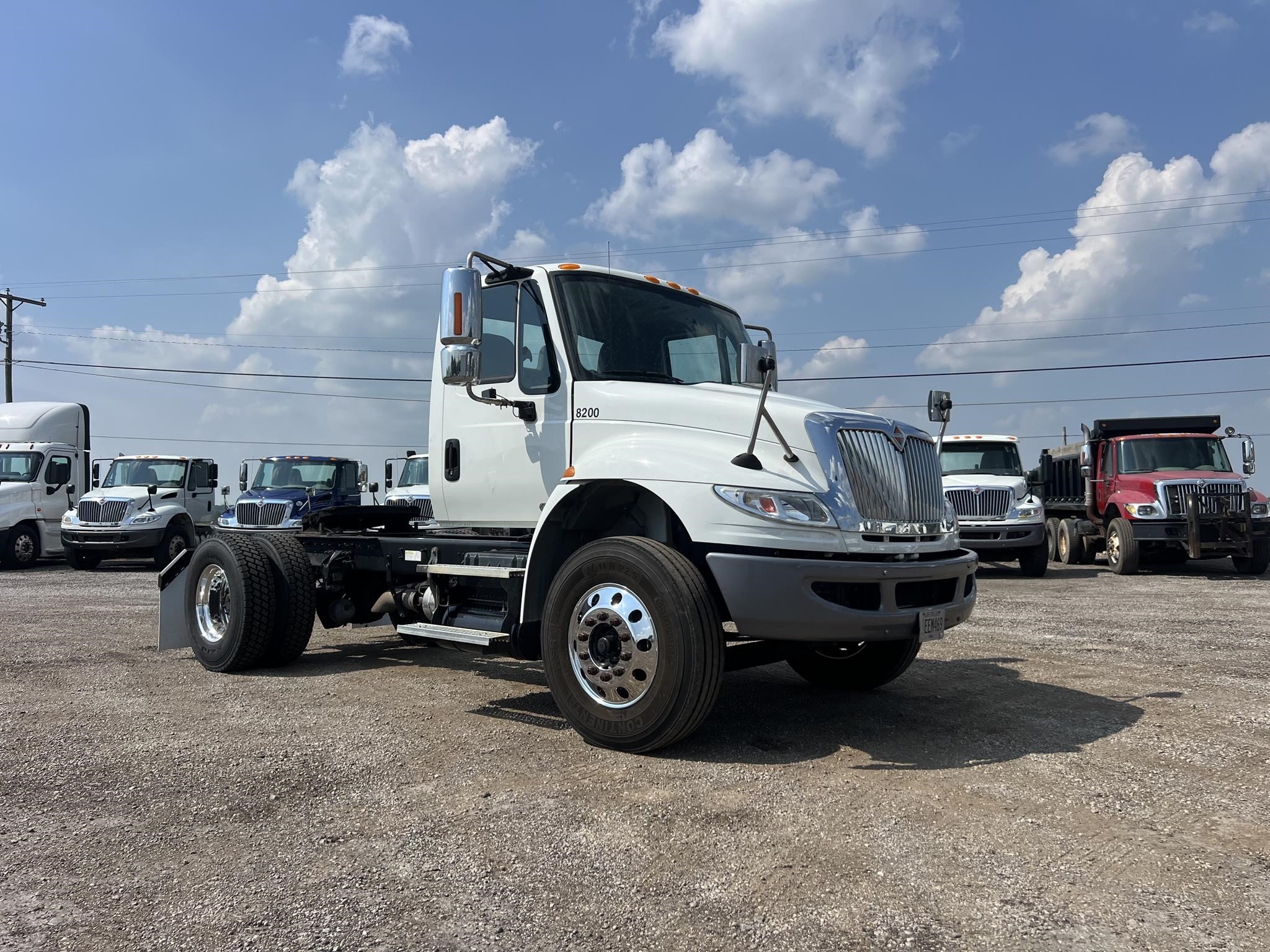 2019 INTERNATIONAL DURASTAR 4400 - image 1 of 6