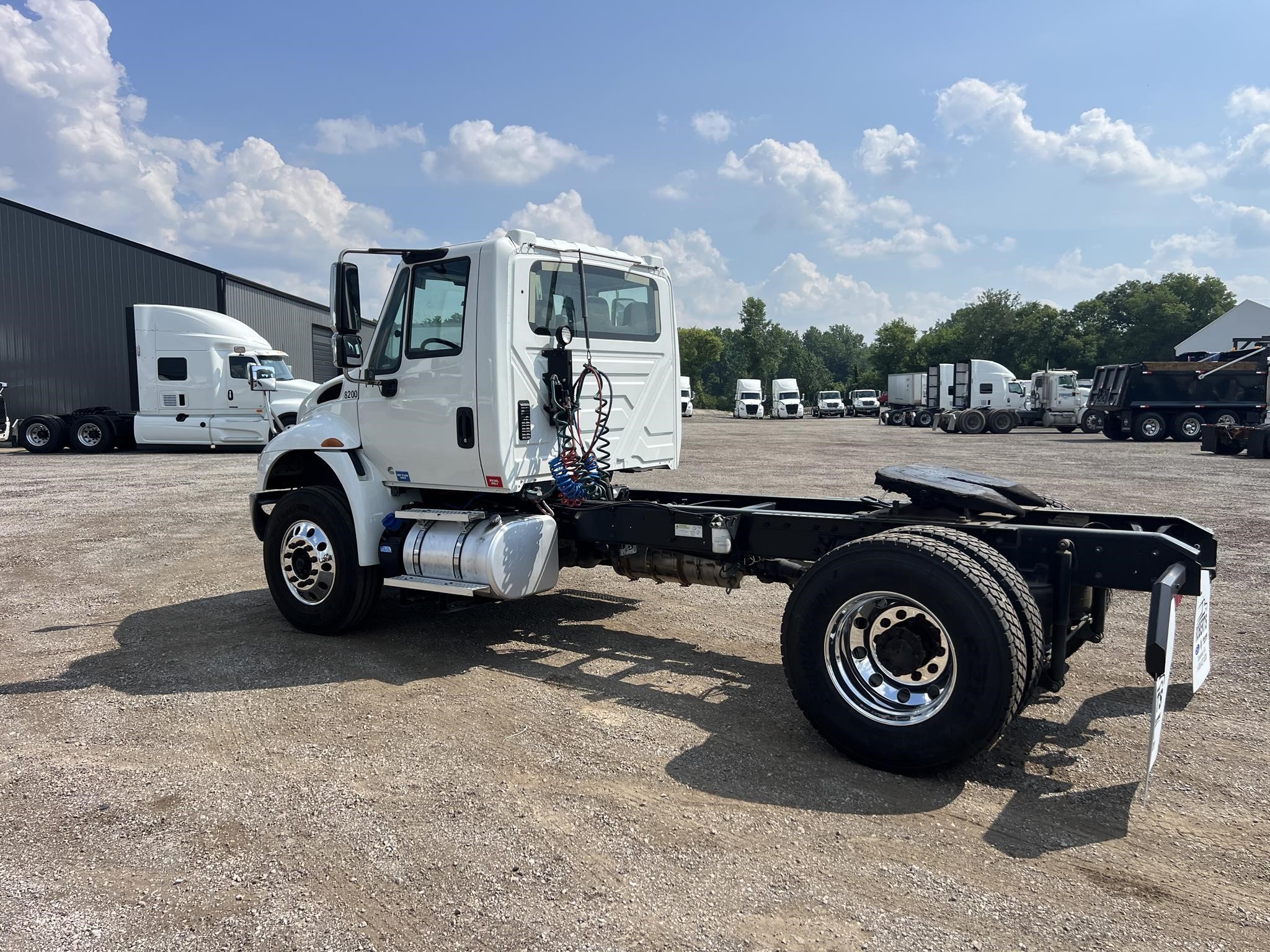 2019 INTERNATIONAL DURASTAR 4400 - image 2 of 6