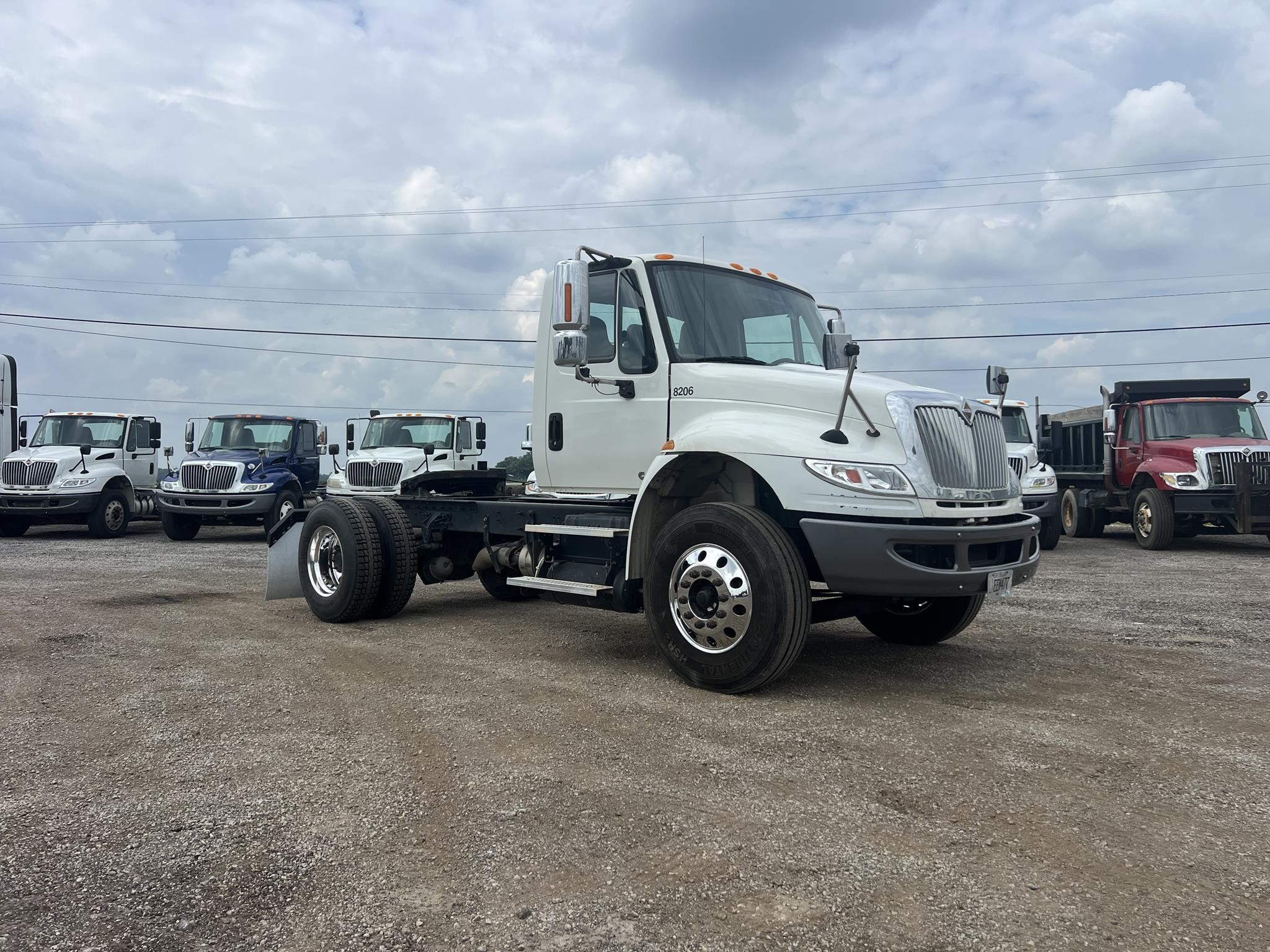 2019 INTERNATIONAL DURASTAR 4400 - image 3 of 6