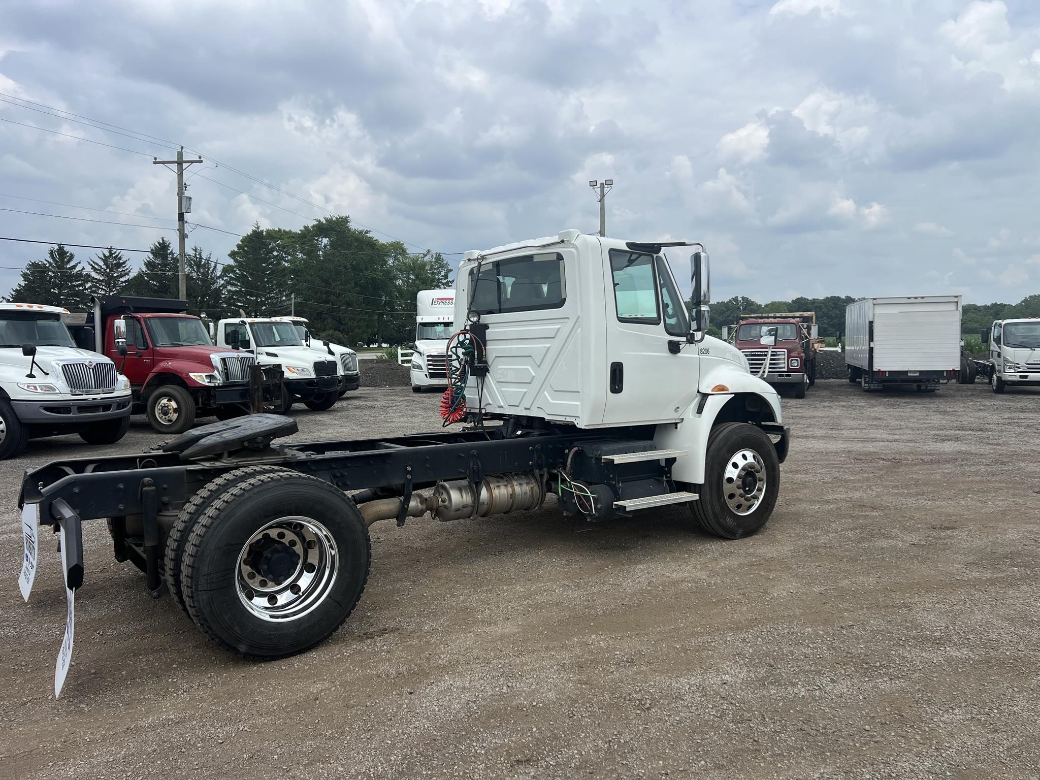 2019 INTERNATIONAL DURASTAR 4400 - image 4 of 6