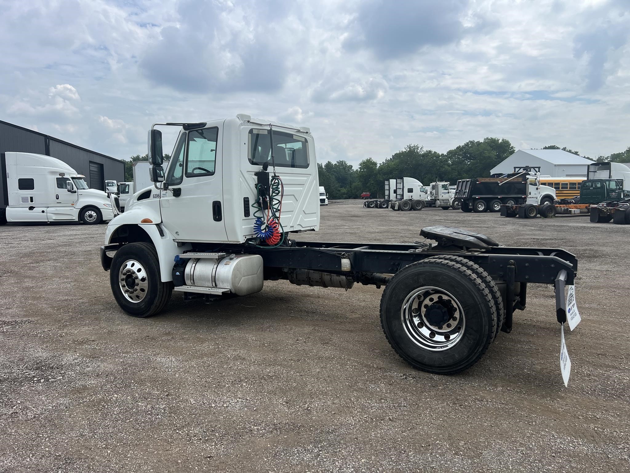 2019 INTERNATIONAL DURASTAR 4400 - image 5 of 6