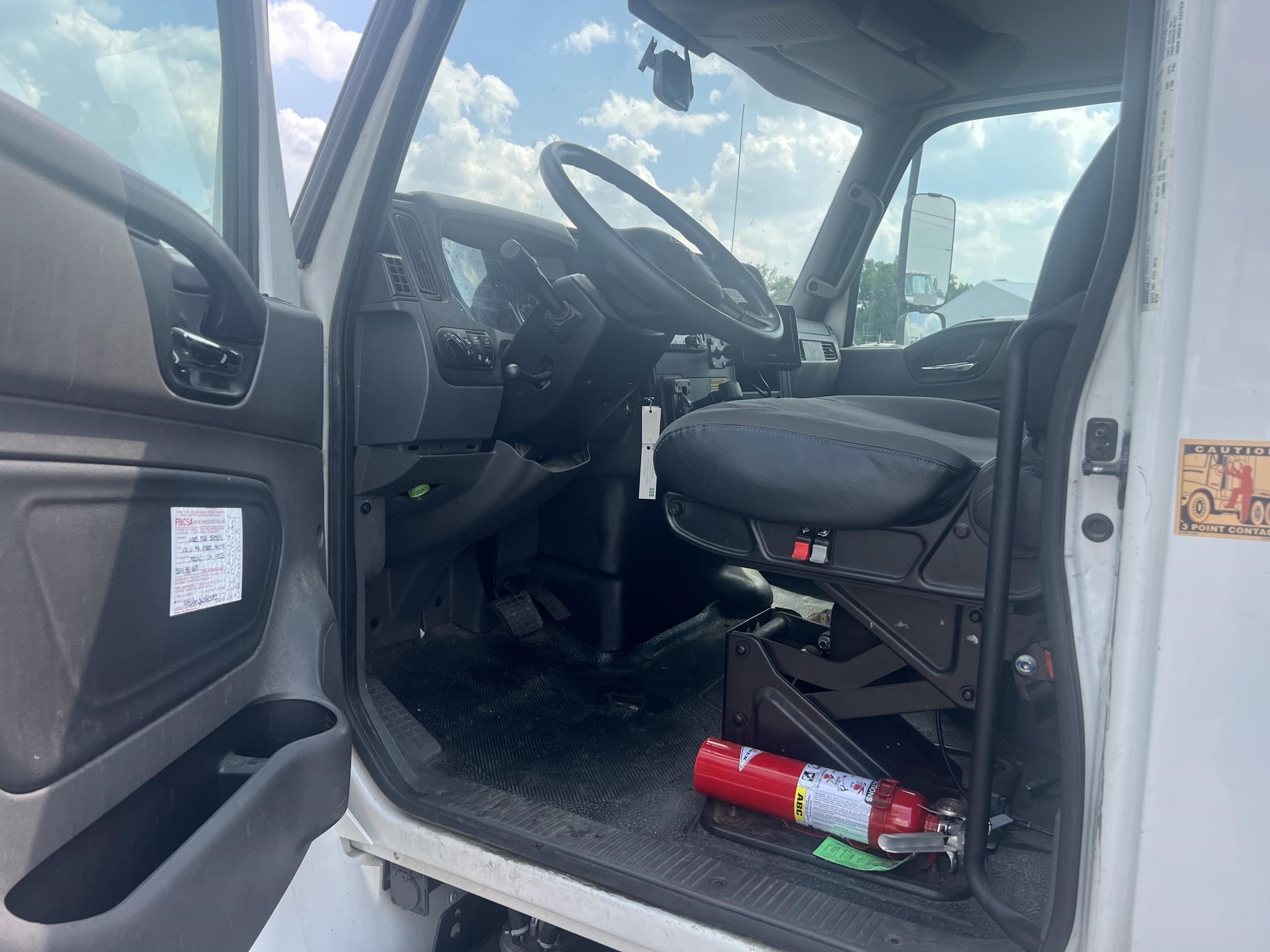 2019 INTERNATIONAL MV - image 4 of 6