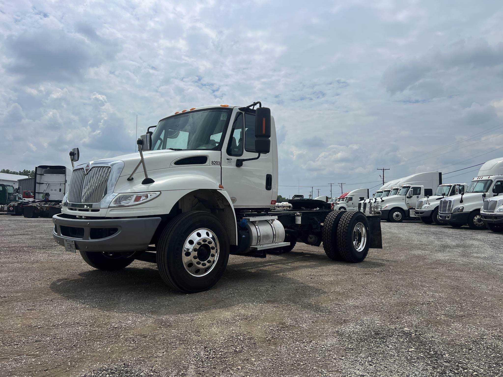 2019 INTERNATIONAL DURASTAR 4400 - image 1 of 6