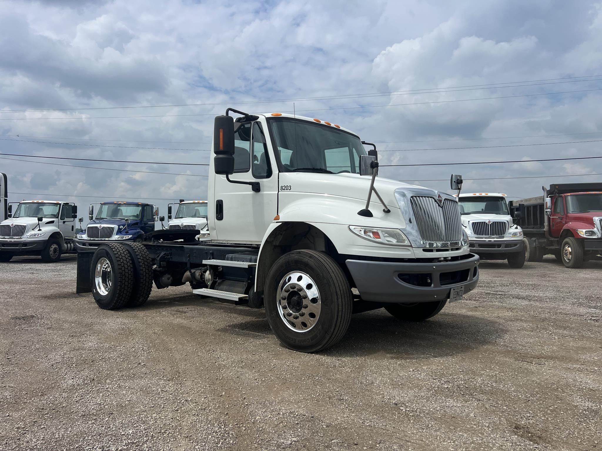 2019 INTERNATIONAL DURASTAR 4400 - image 2 of 6