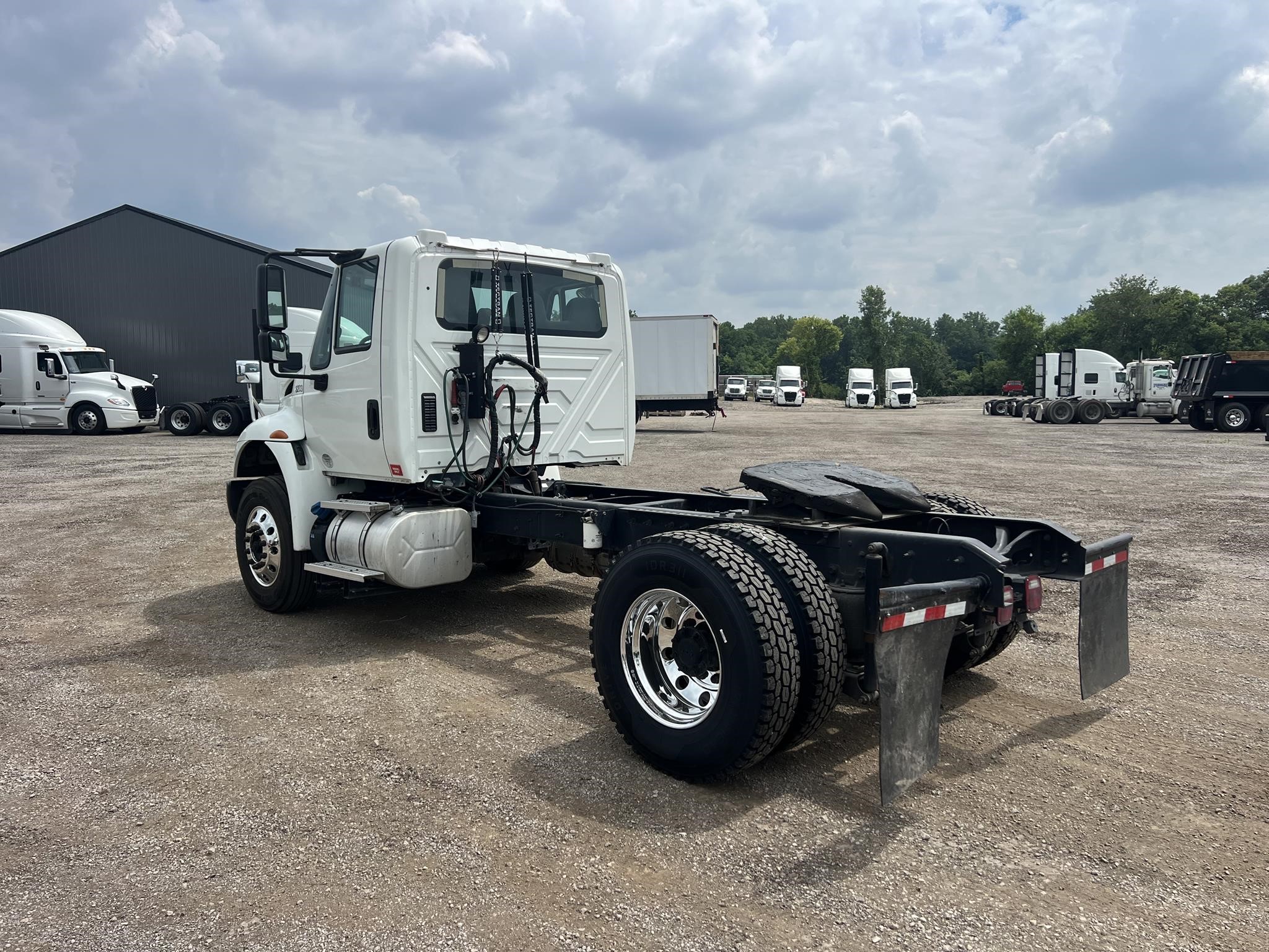 2019 INTERNATIONAL DURASTAR 4400 - image 4 of 6
