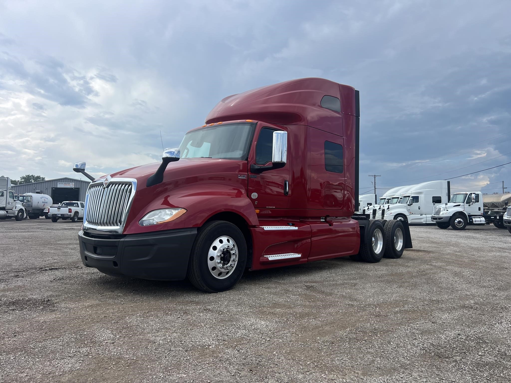 2019 INTERNATIONAL LT - image 1 of 6