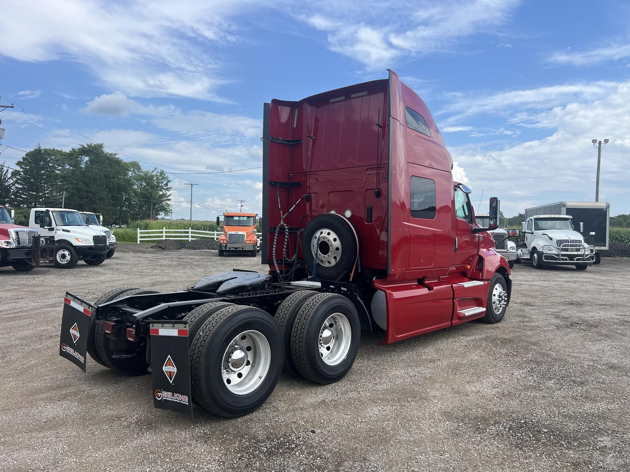 2019 INTERNATIONAL LT - image 4 of 6