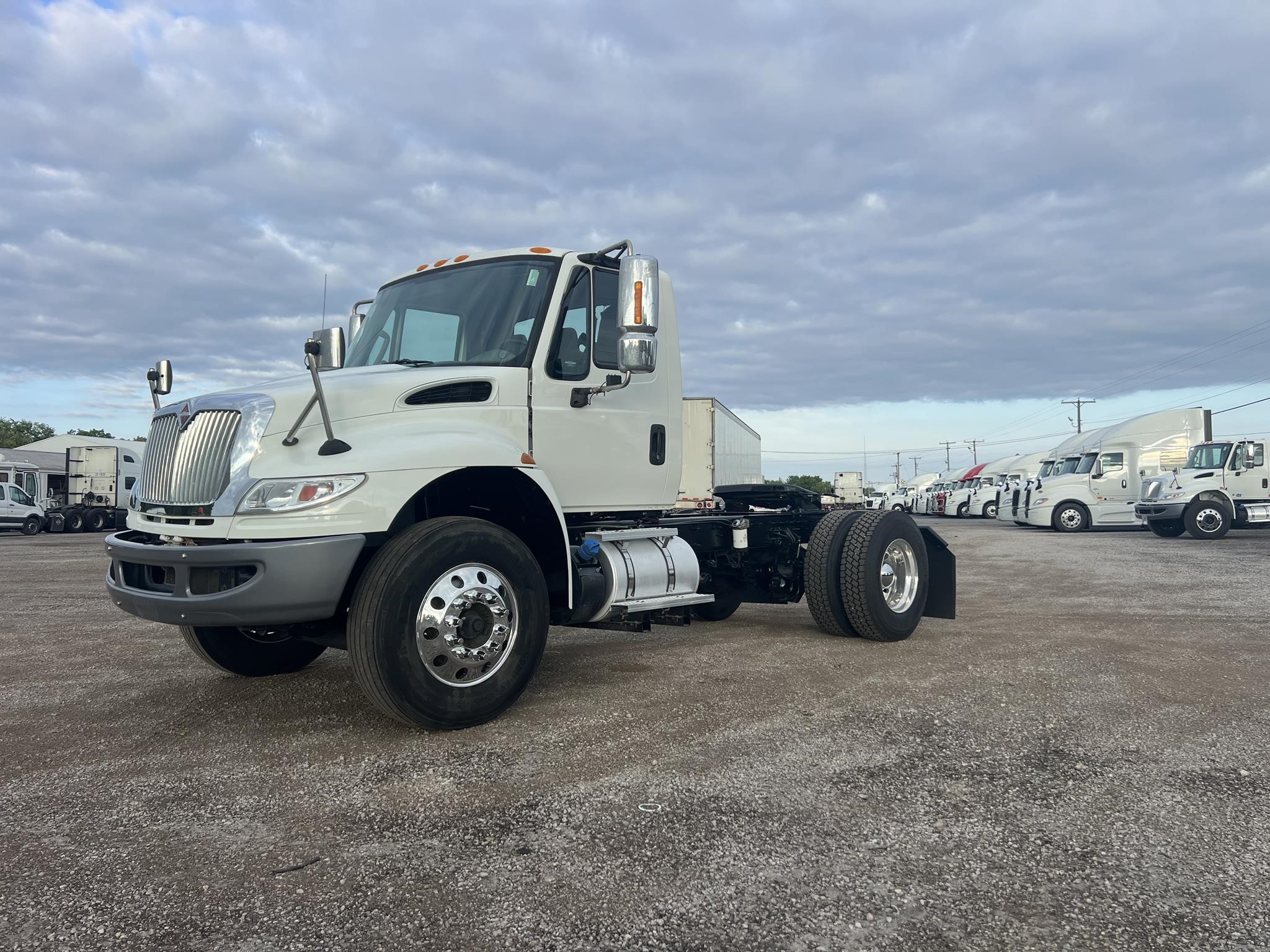 2019 INTERNATIONAL DURASTAR 4400 - image 1 of 6