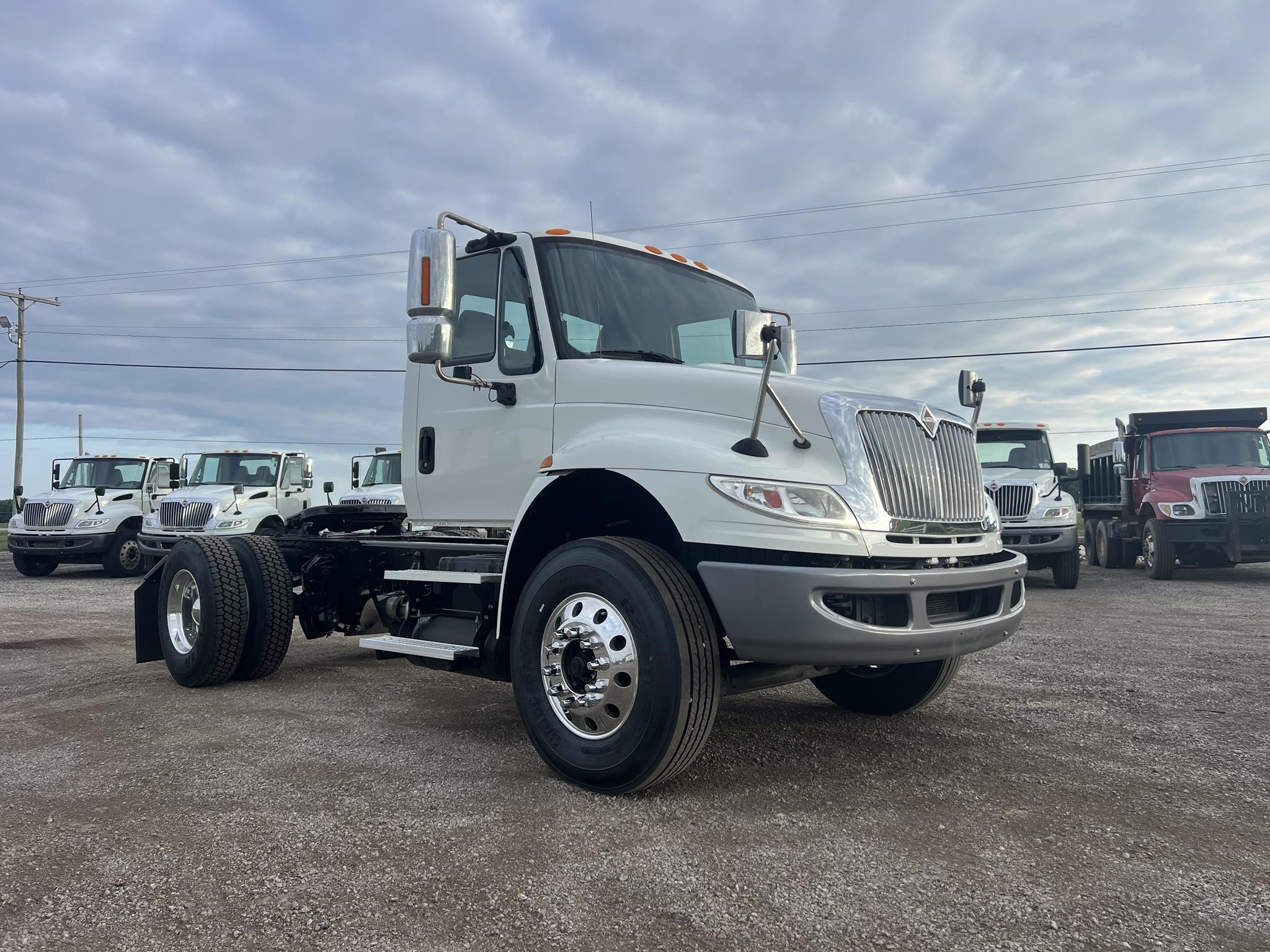 2019 INTERNATIONAL DURASTAR 4400 - image 2 of 6