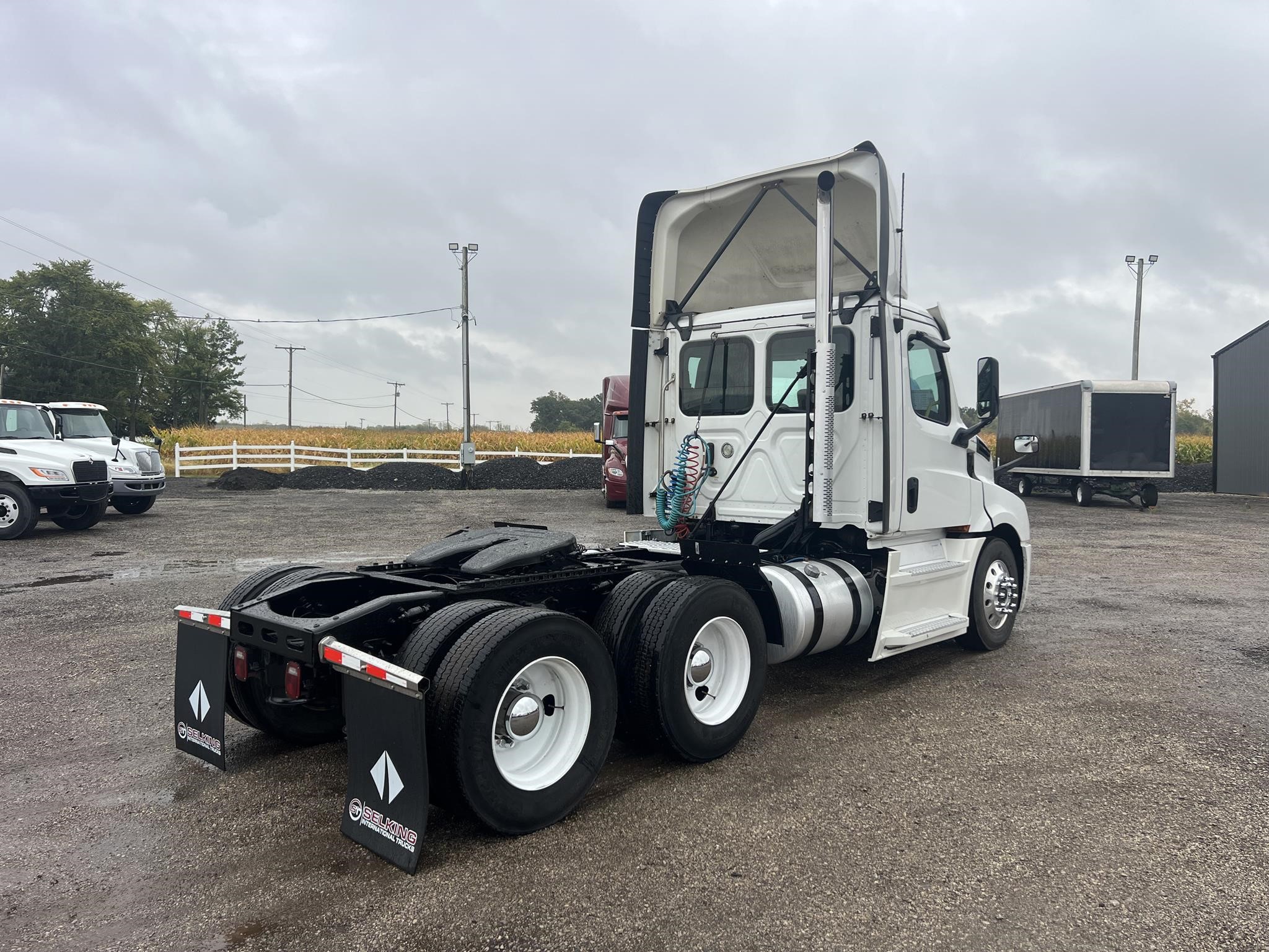 2018 FREIGHTLINER CASCADIA 126 - image 3 of 6
