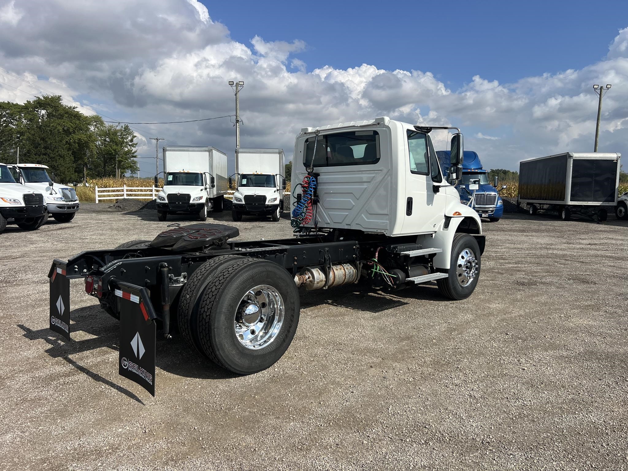 2019 INTERNATIONAL DURASTAR 4400 - image 4 of 6