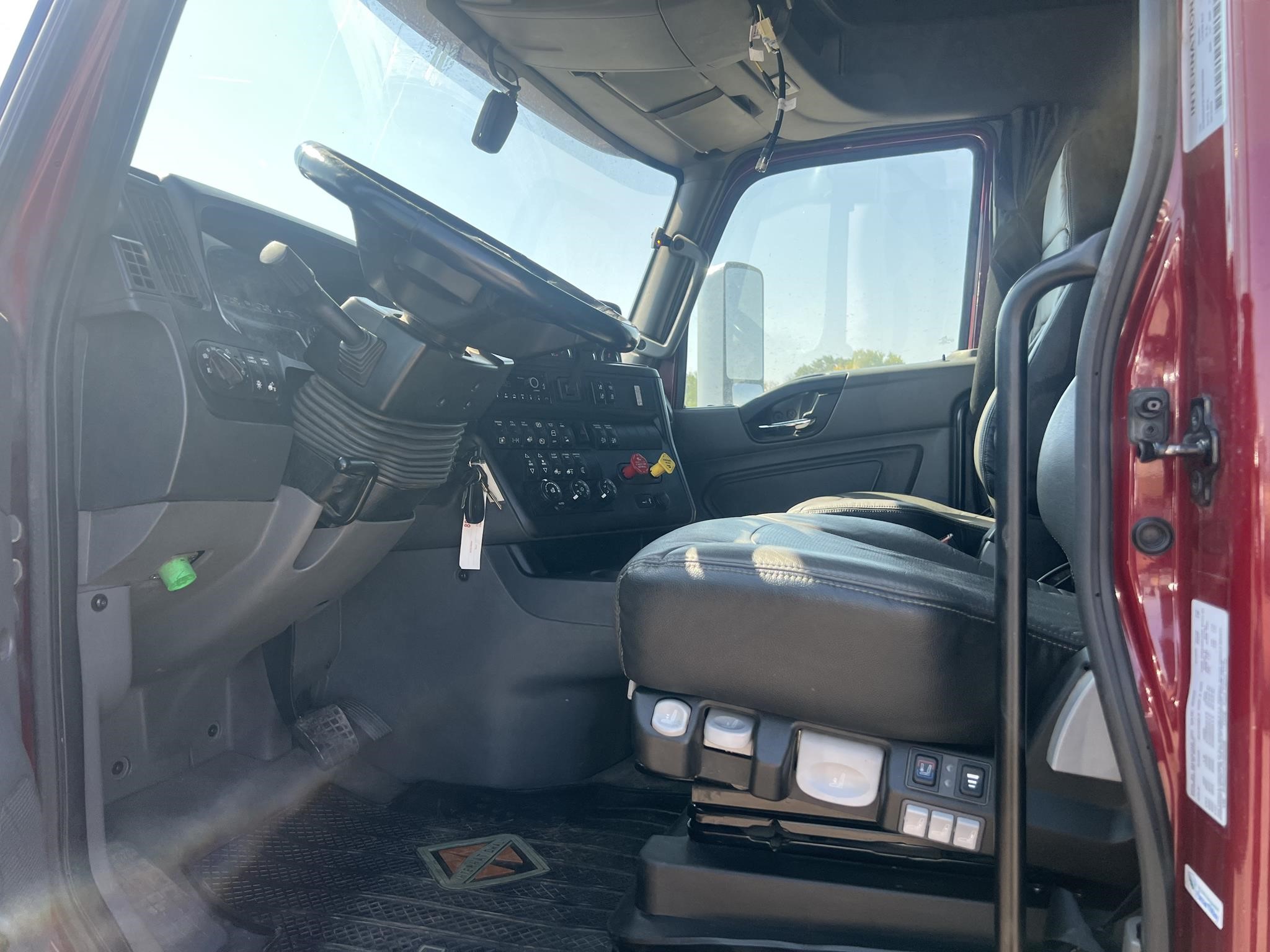 2023 INTERNATIONAL LT 2023 INTERNATIONAL LT - image 3 of 6