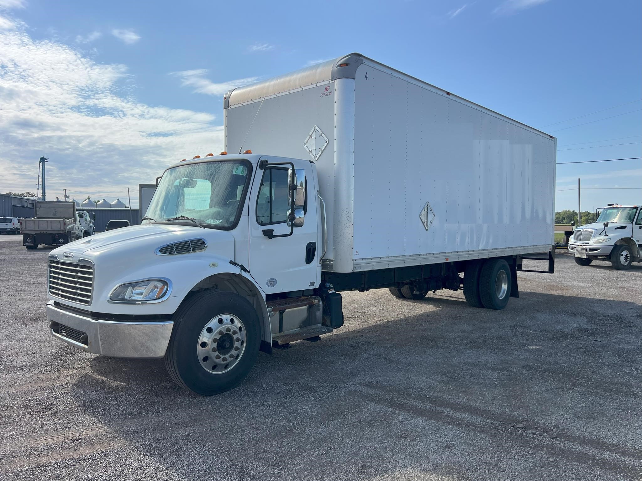 2019 FREIGHTLINER BUSINESS CLASS M2 100 - image 1 of 6