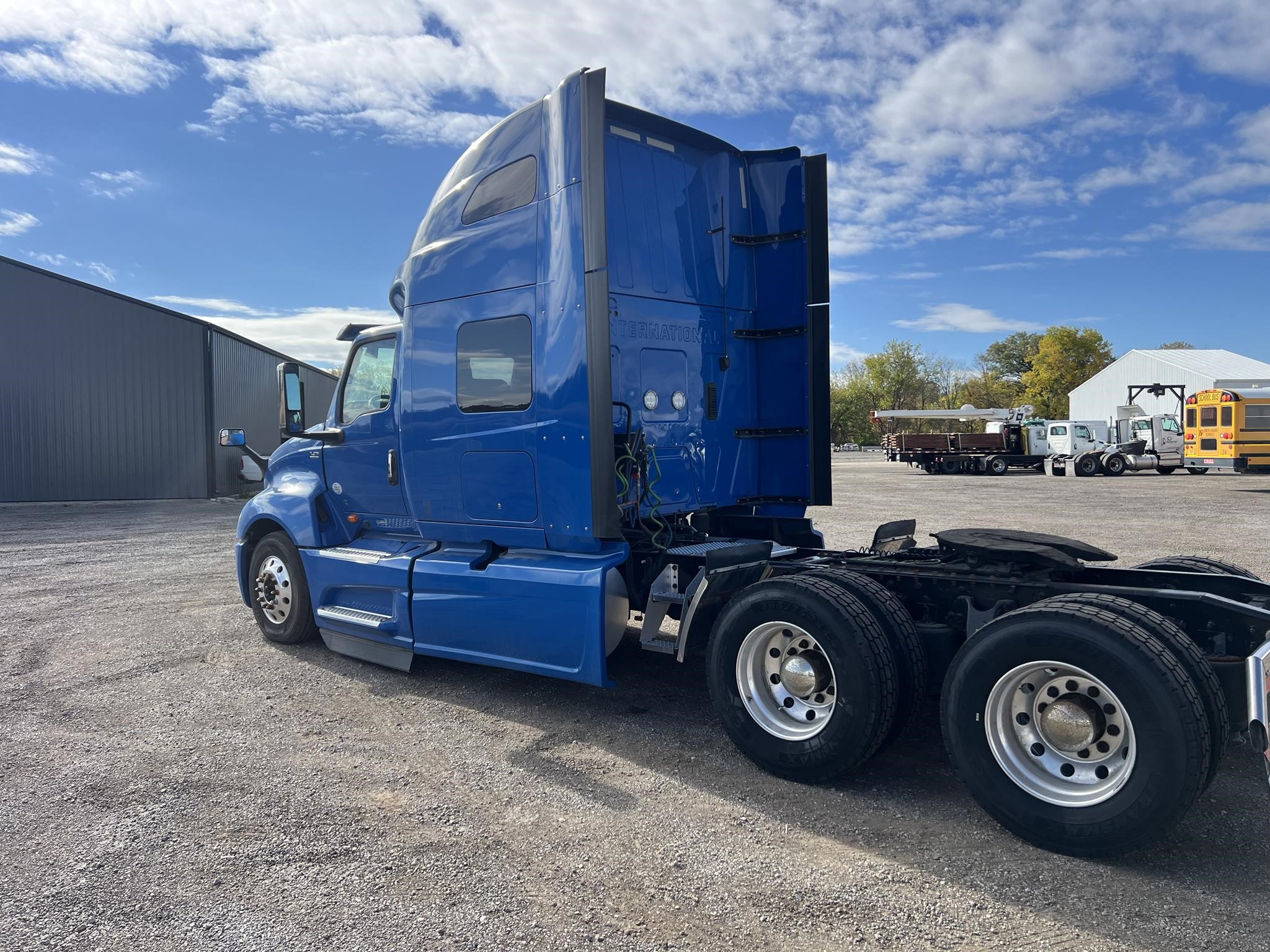 2023 INTERNATIONAL LT - image 3 of 6