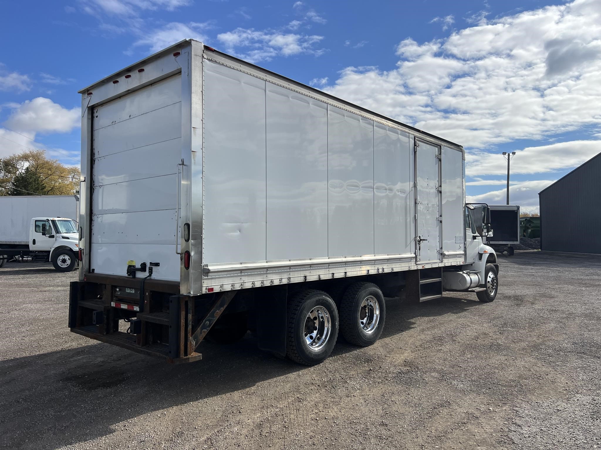 2019 INTERNATIONAL DURASTAR 4400 - image 3 of 6