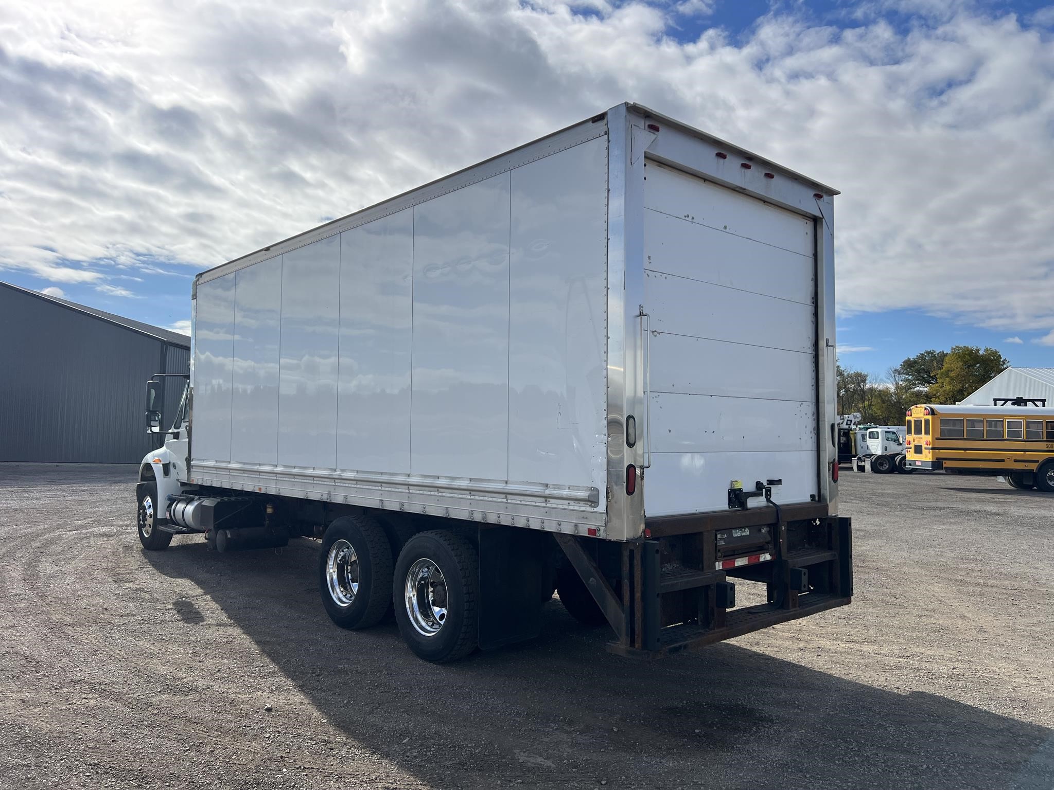 2019 INTERNATIONAL DURASTAR 4400 - image 4 of 6