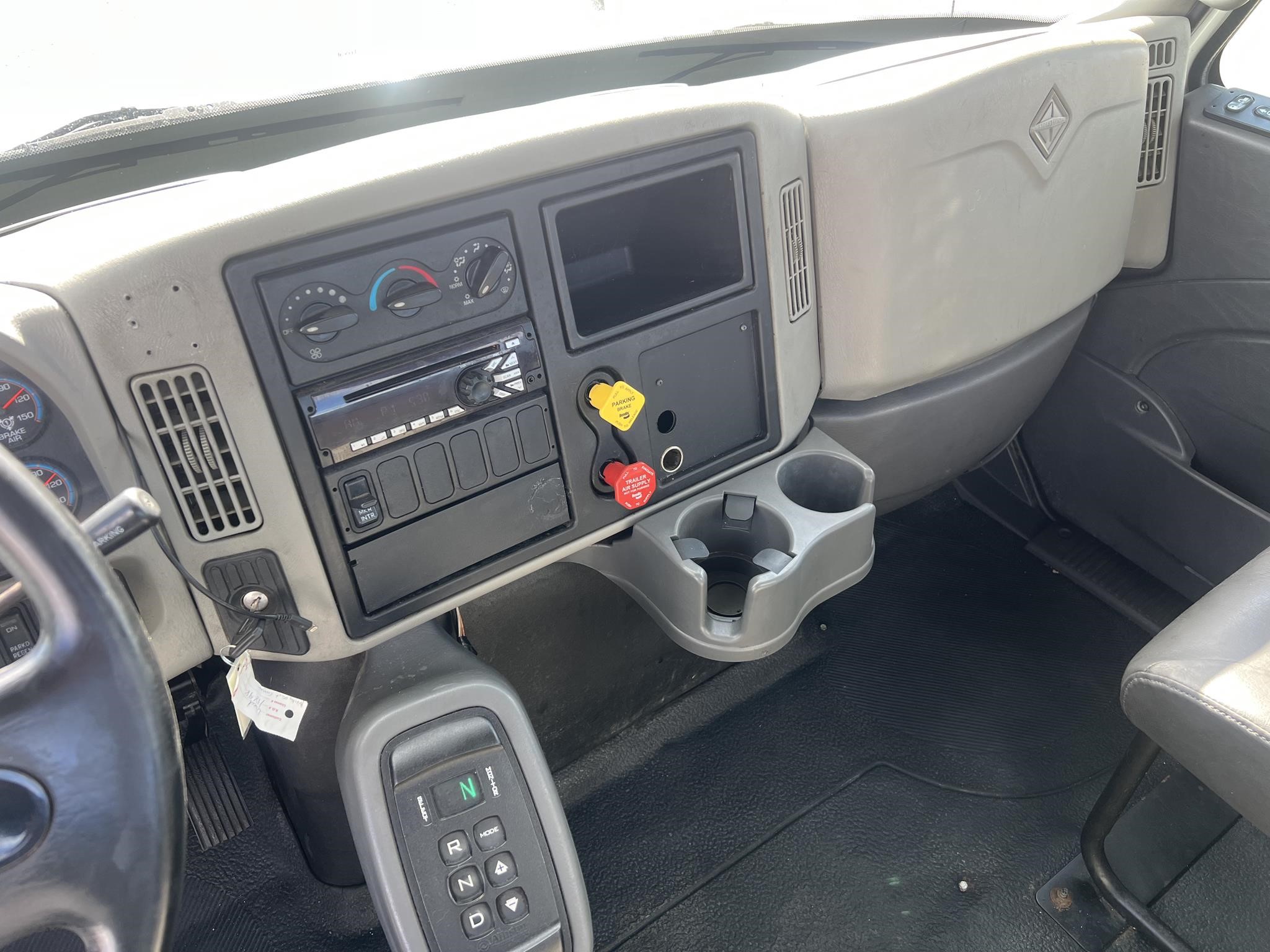 2018 INTERNATIONAL DURASTAR 4300 - image 4 of 6