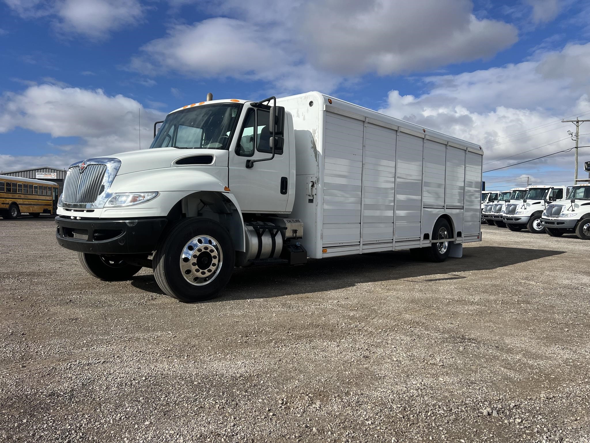 2018 INTERNATIONAL DURASTAR 4300 - image 1 of 6
