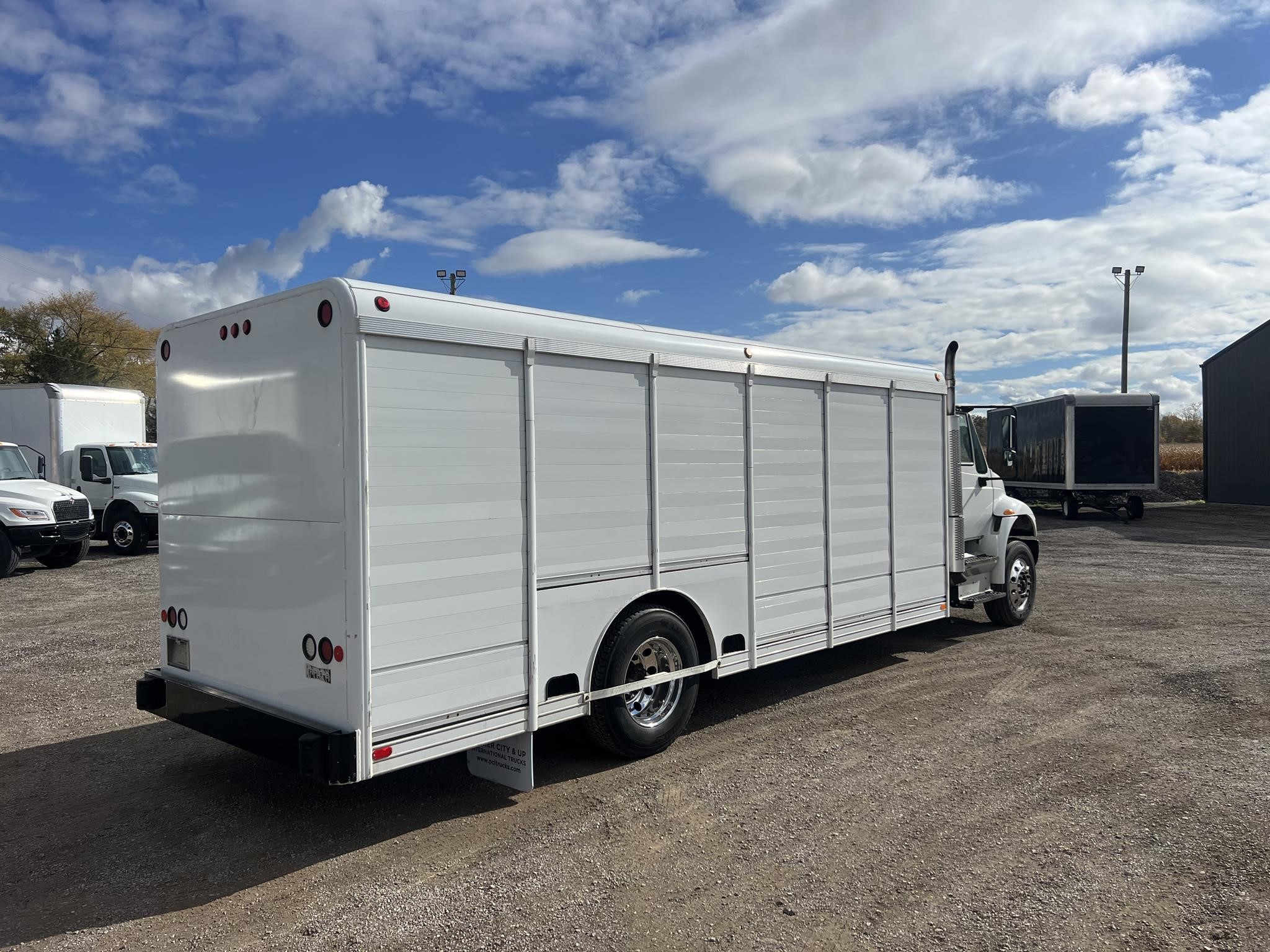 2018 INTERNATIONAL DURASTAR 4300 - image 3 of 6