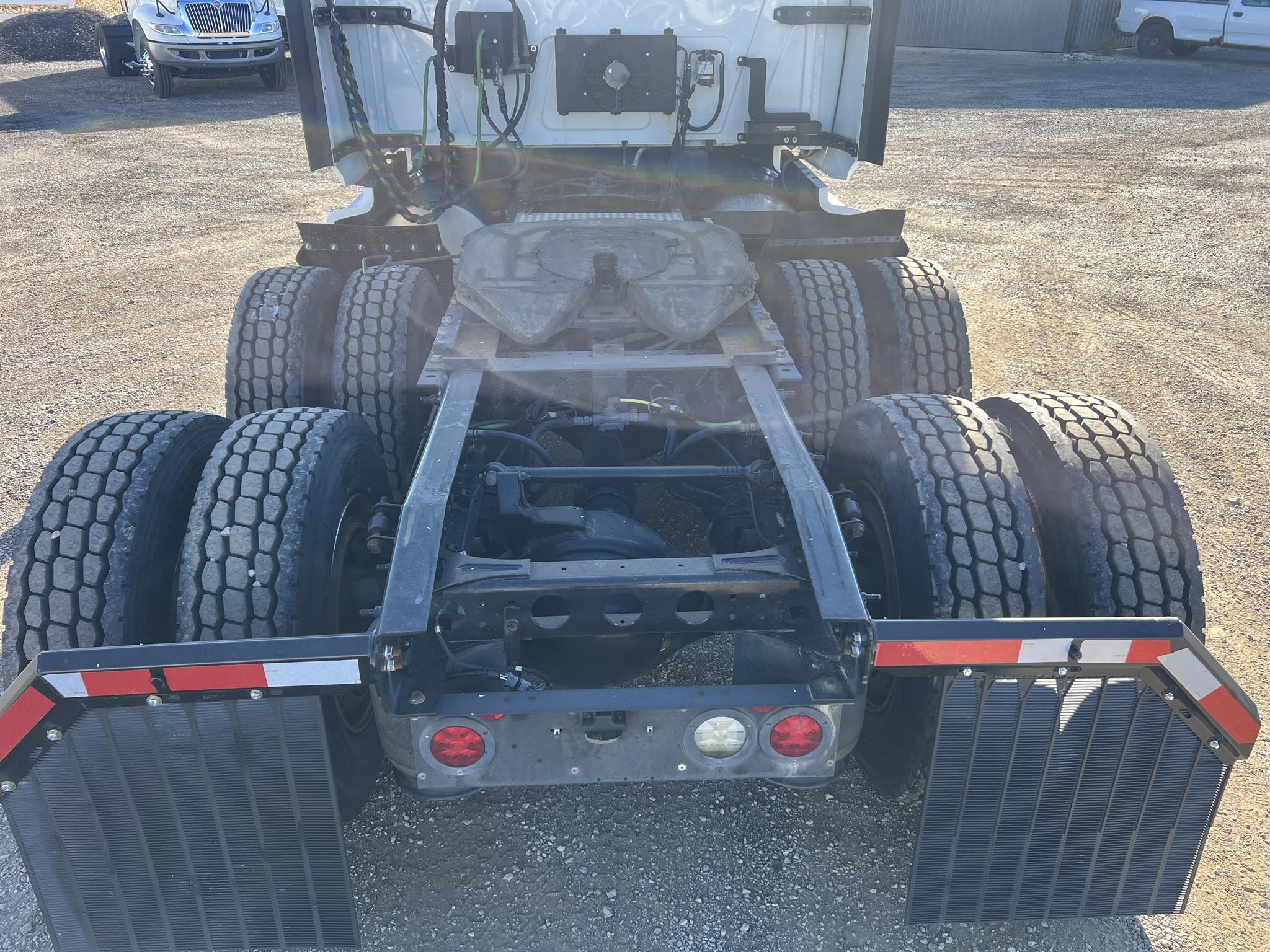 2023 INTERNATIONAL LT - image 4 of 6