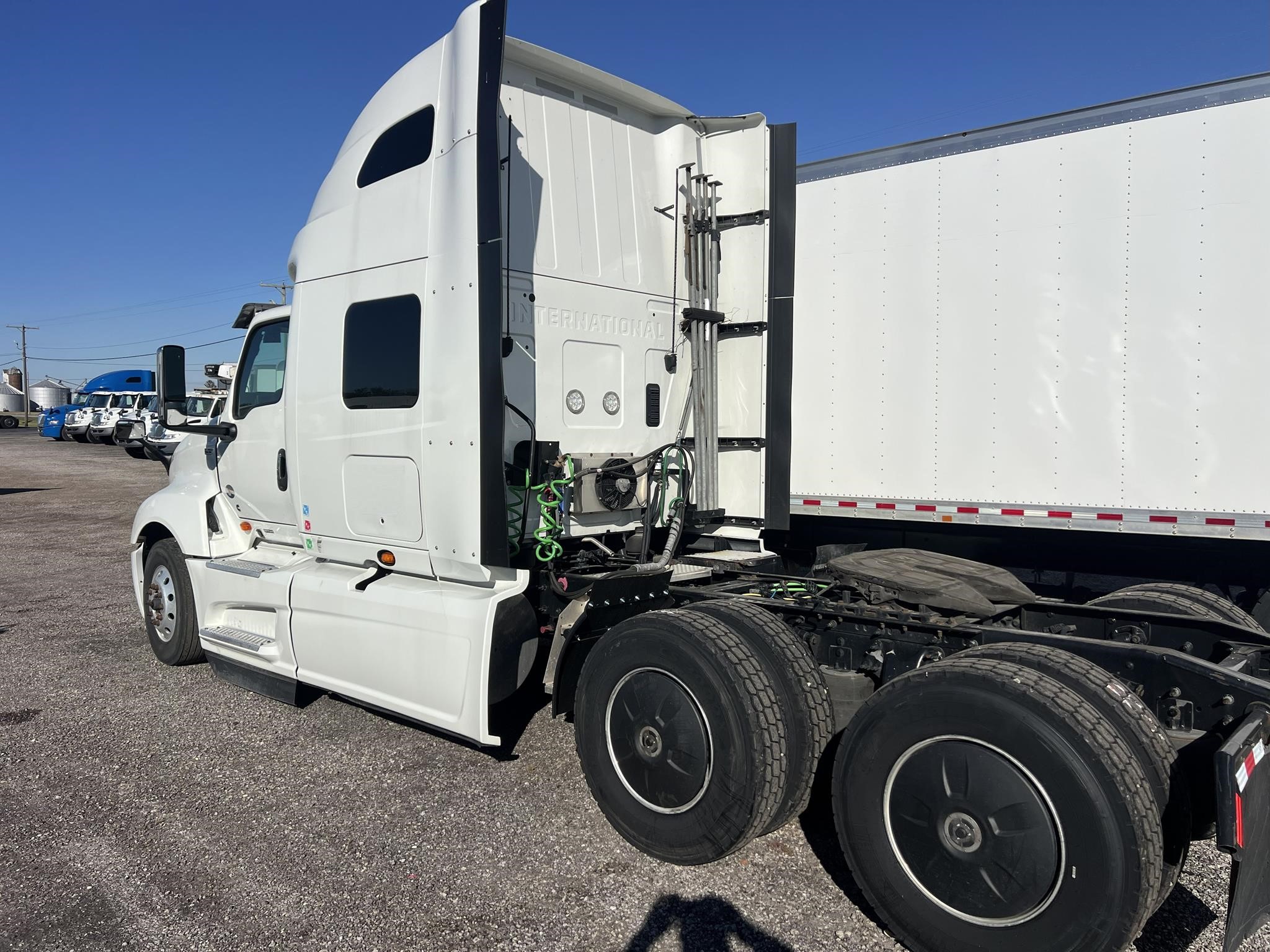 2023 INTERNATIONAL LT - image 2 of 6