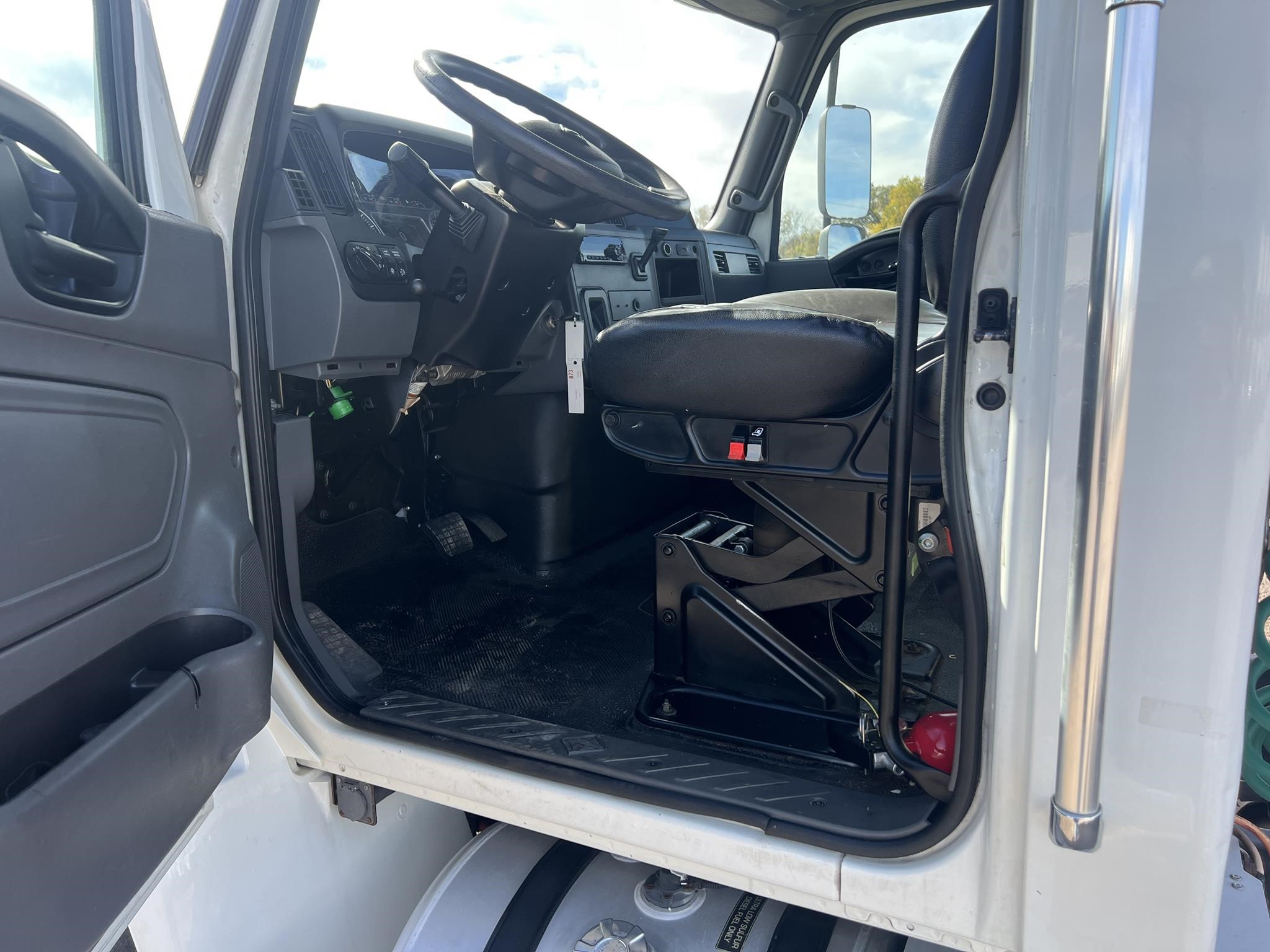 2020 INTERNATIONAL MV - image 3 of 6