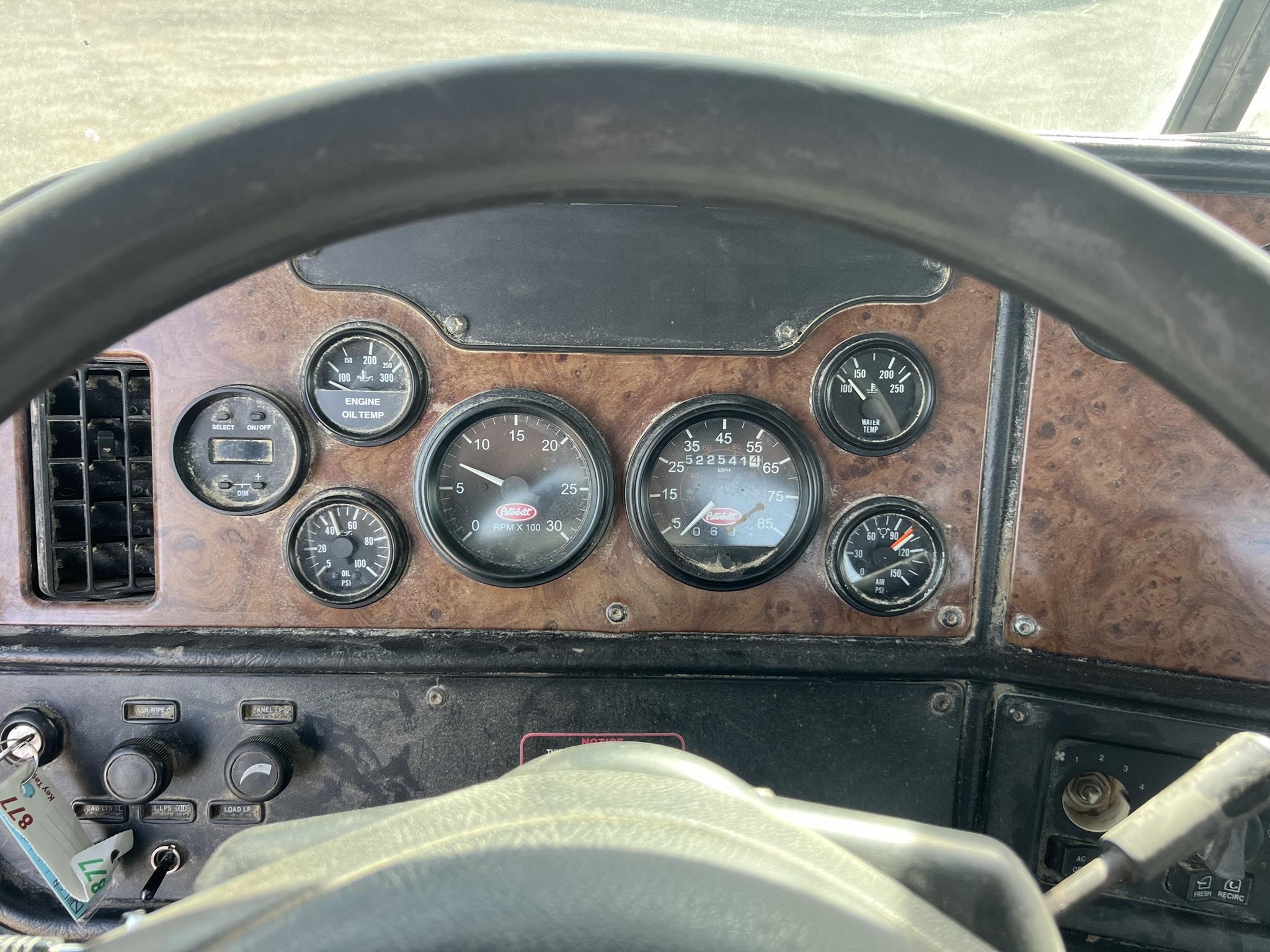 2004 PETERBILT 385 - image 6 of 6