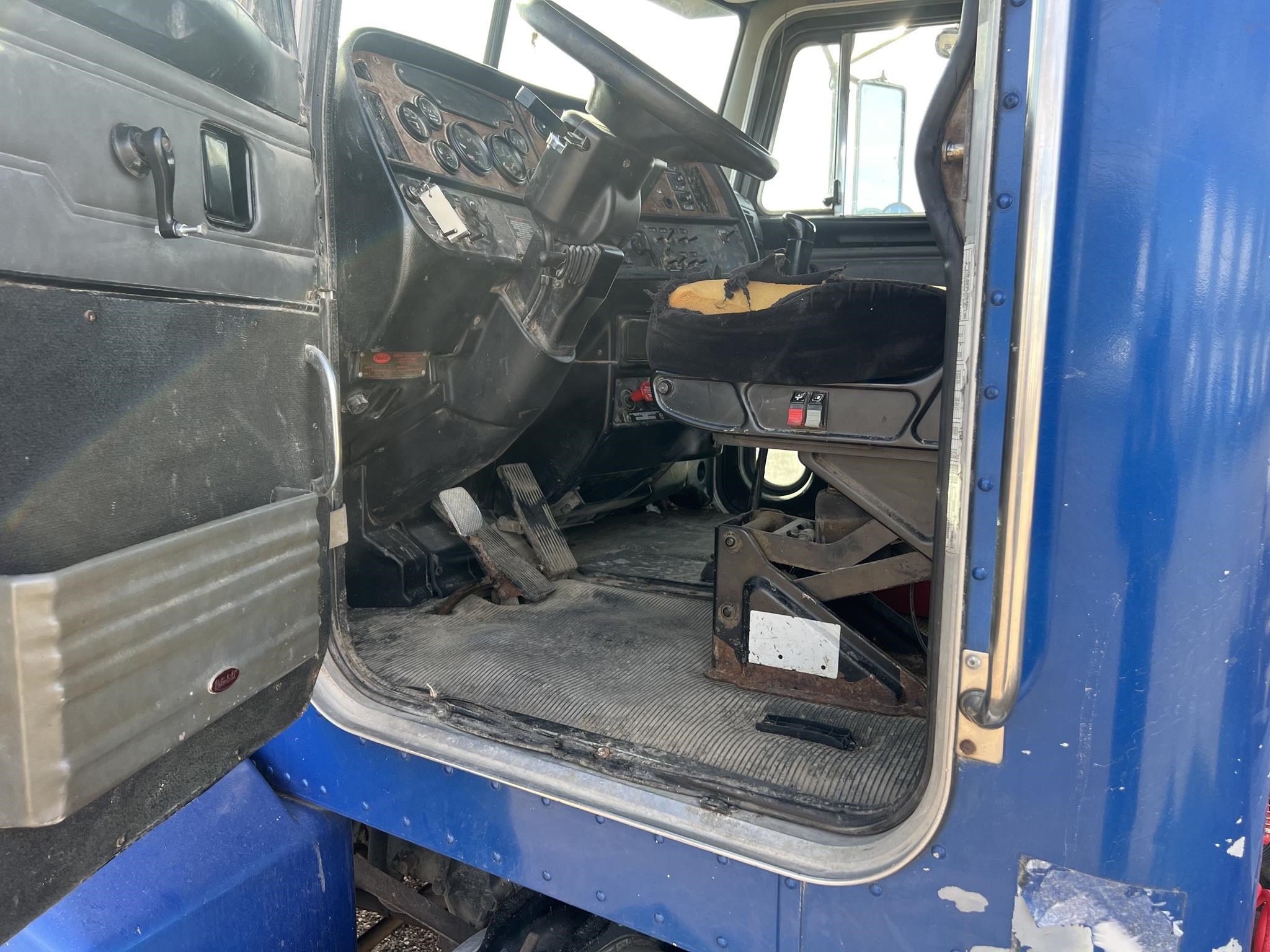 2004 PETERBILT 385 - image 5 of 6