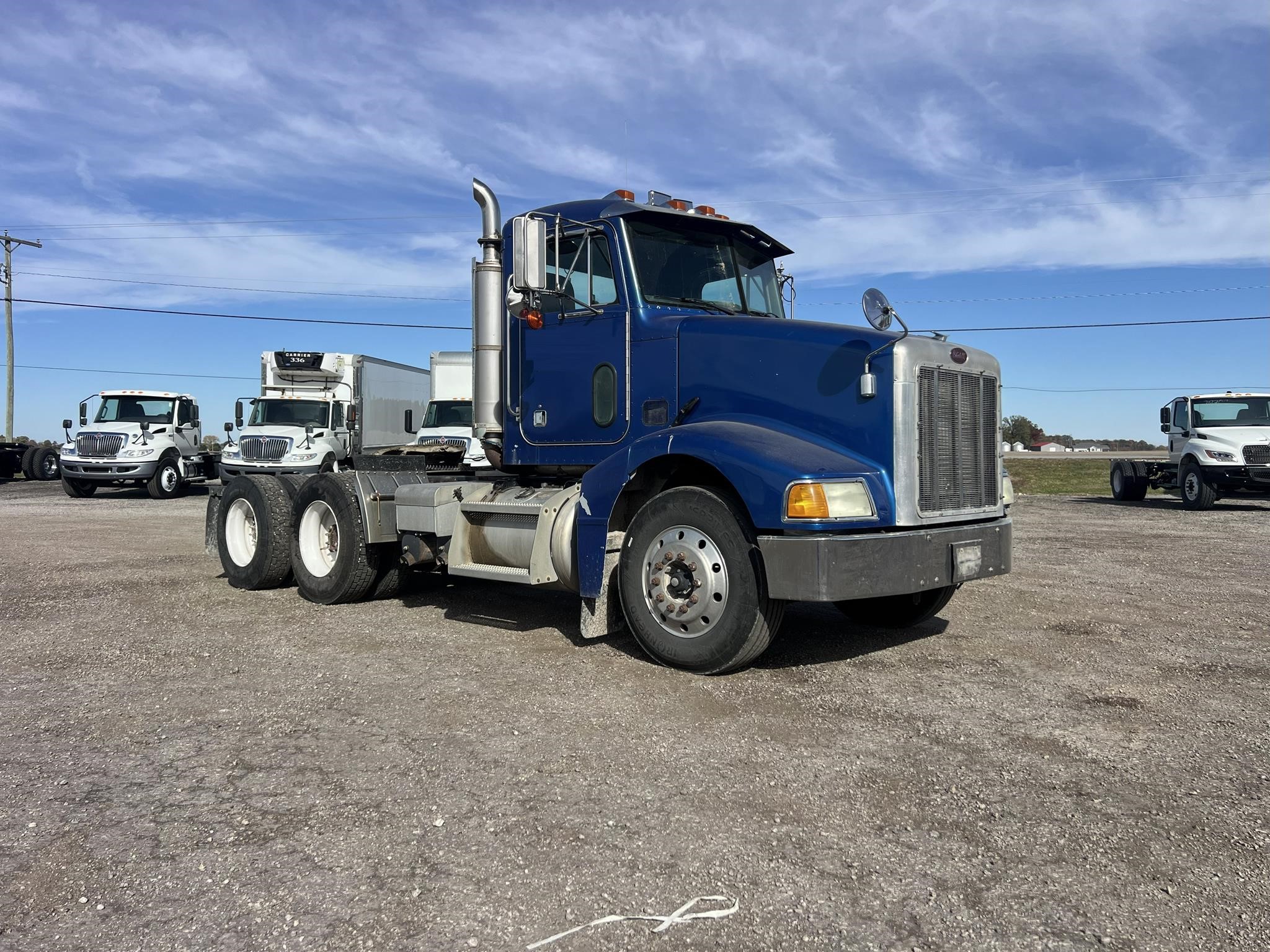 2004 PETERBILT 385 - image 2 of 6