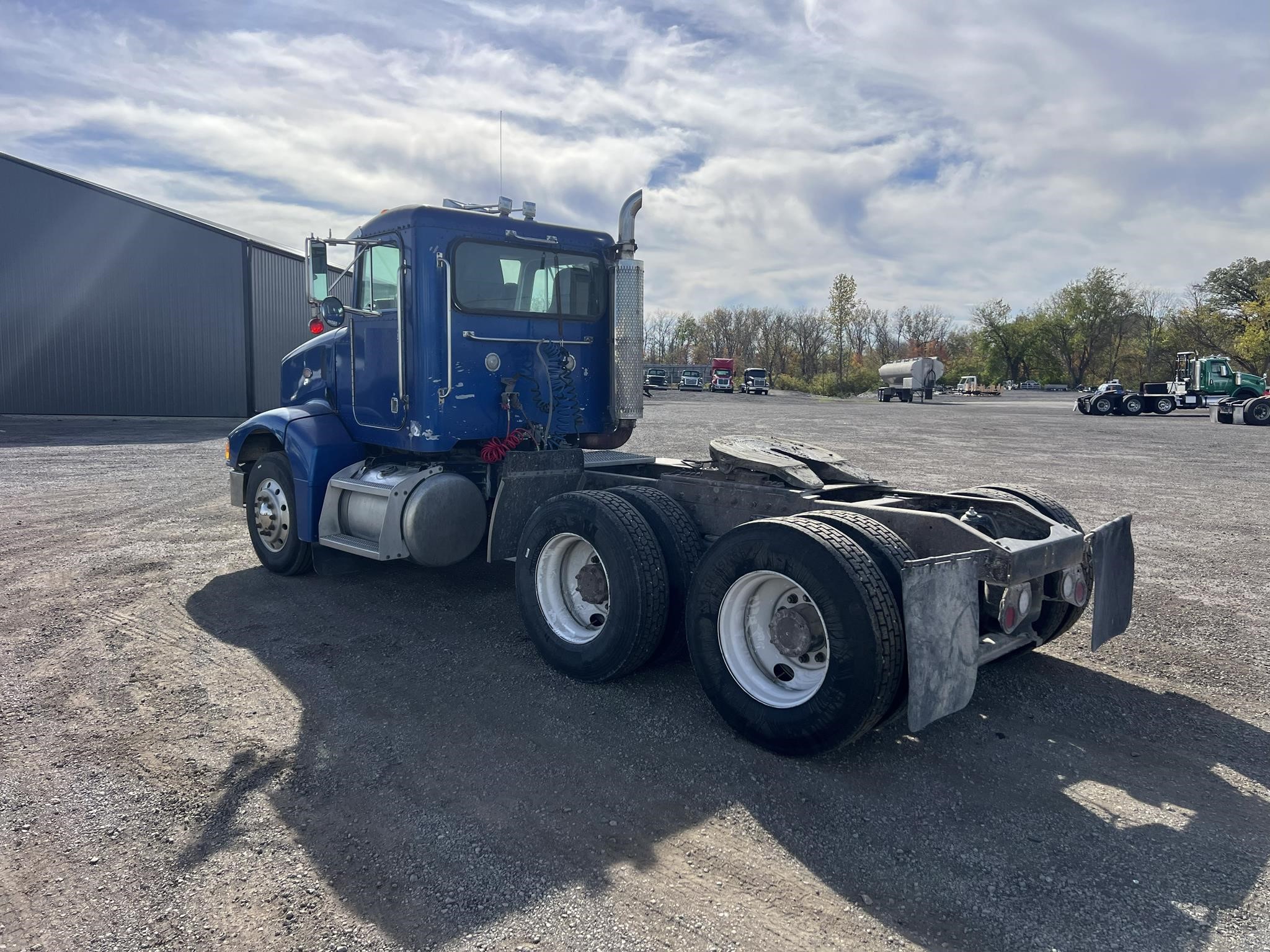 2004 PETERBILT 385 - image 4 of 6