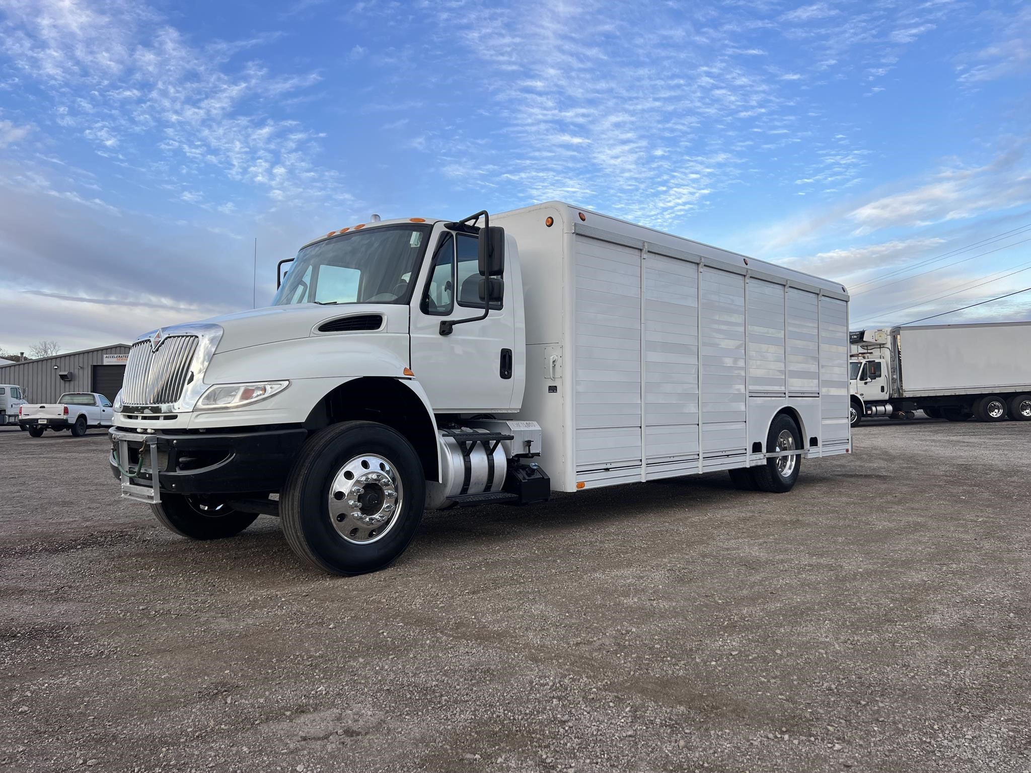 2018 INTERNATIONAL DURASTAR 4300 - image 1 of 6