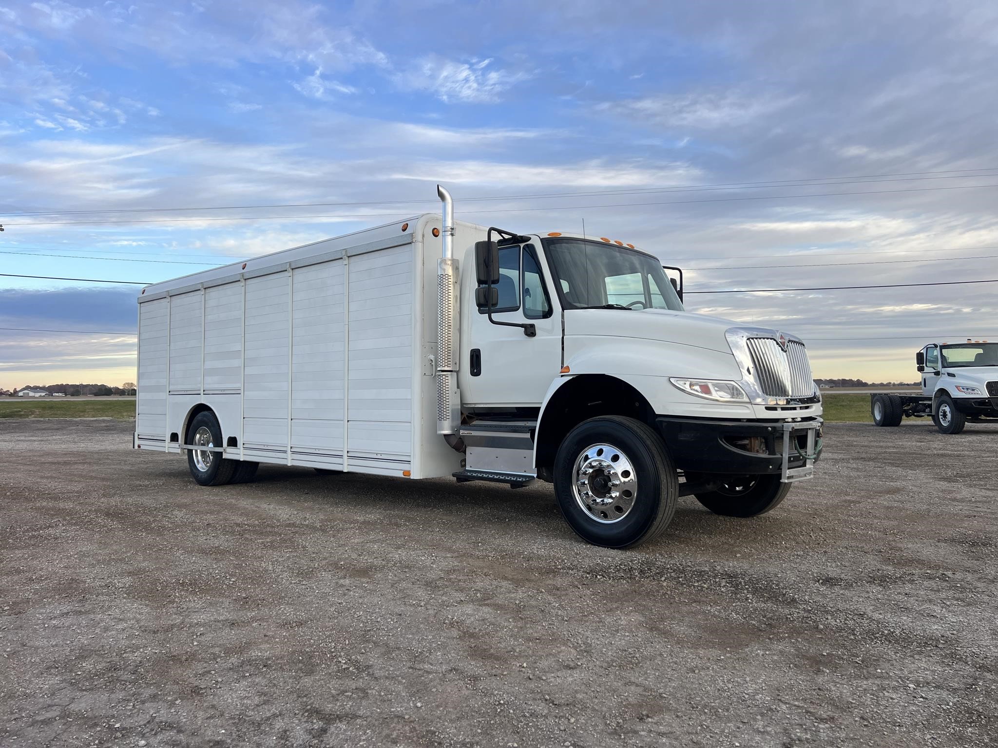 2018 INTERNATIONAL DURASTAR 4300 - image 2 of 6