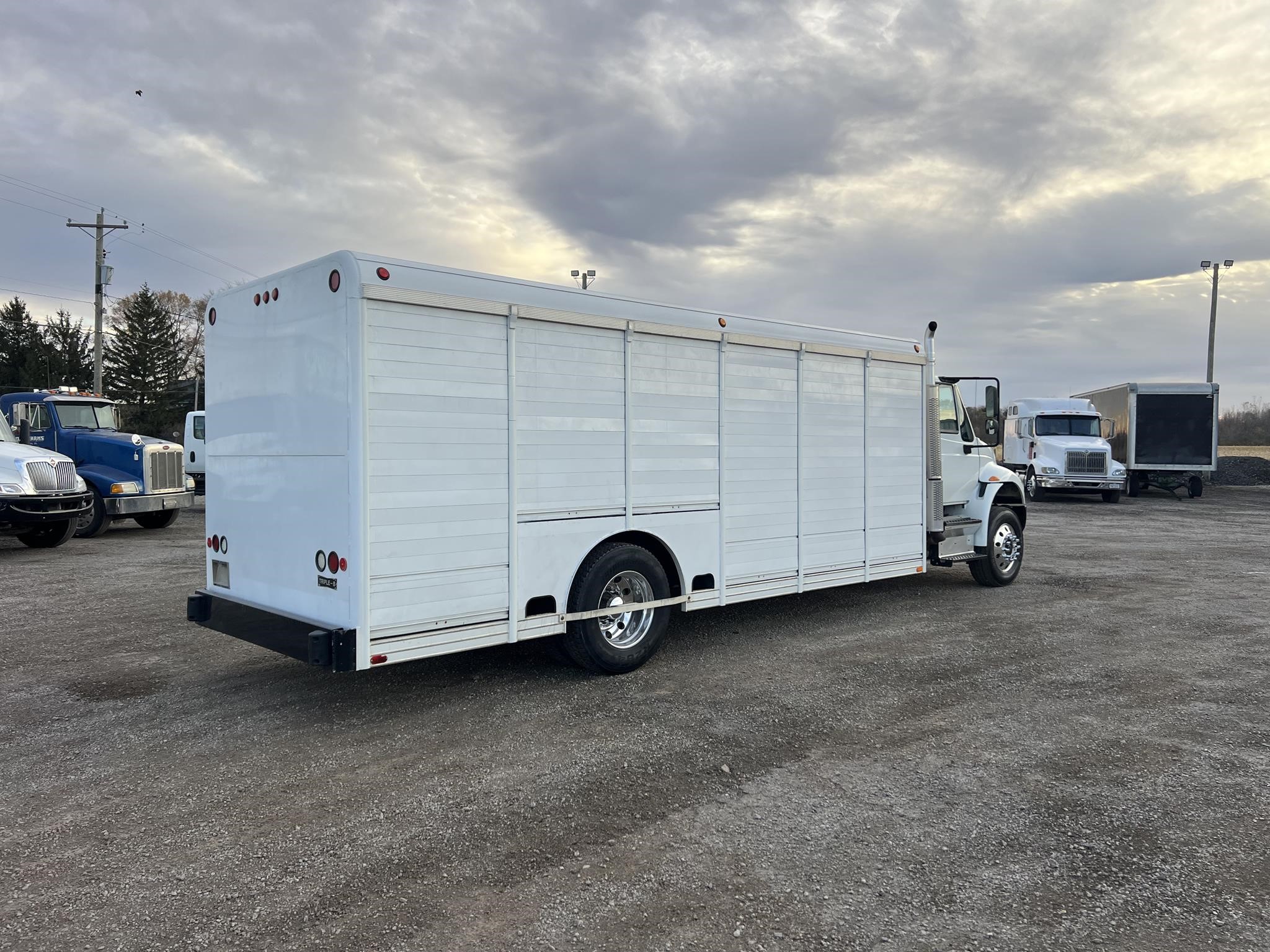 2018 INTERNATIONAL DURASTAR 4300 - image 3 of 6