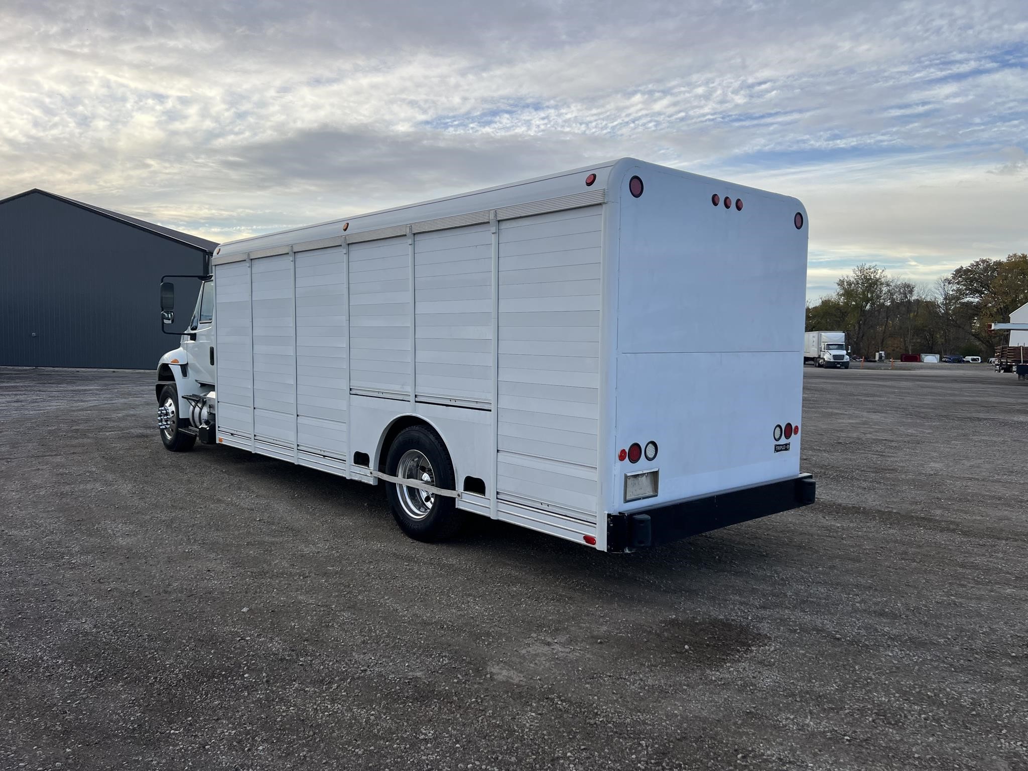 2018 INTERNATIONAL DURASTAR 4300 - image 4 of 6