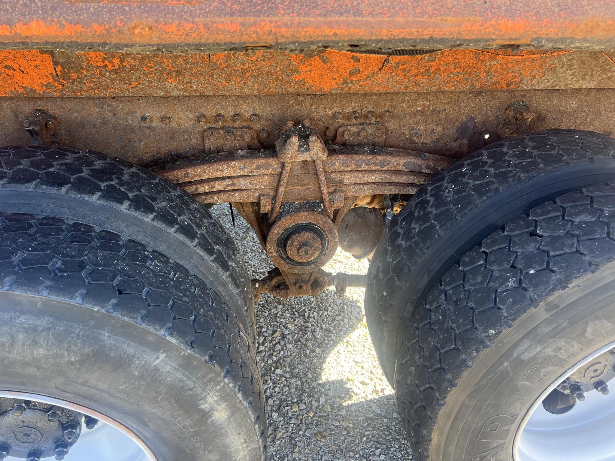 2004 VOLVO VHD64F200 - image 6 of 6