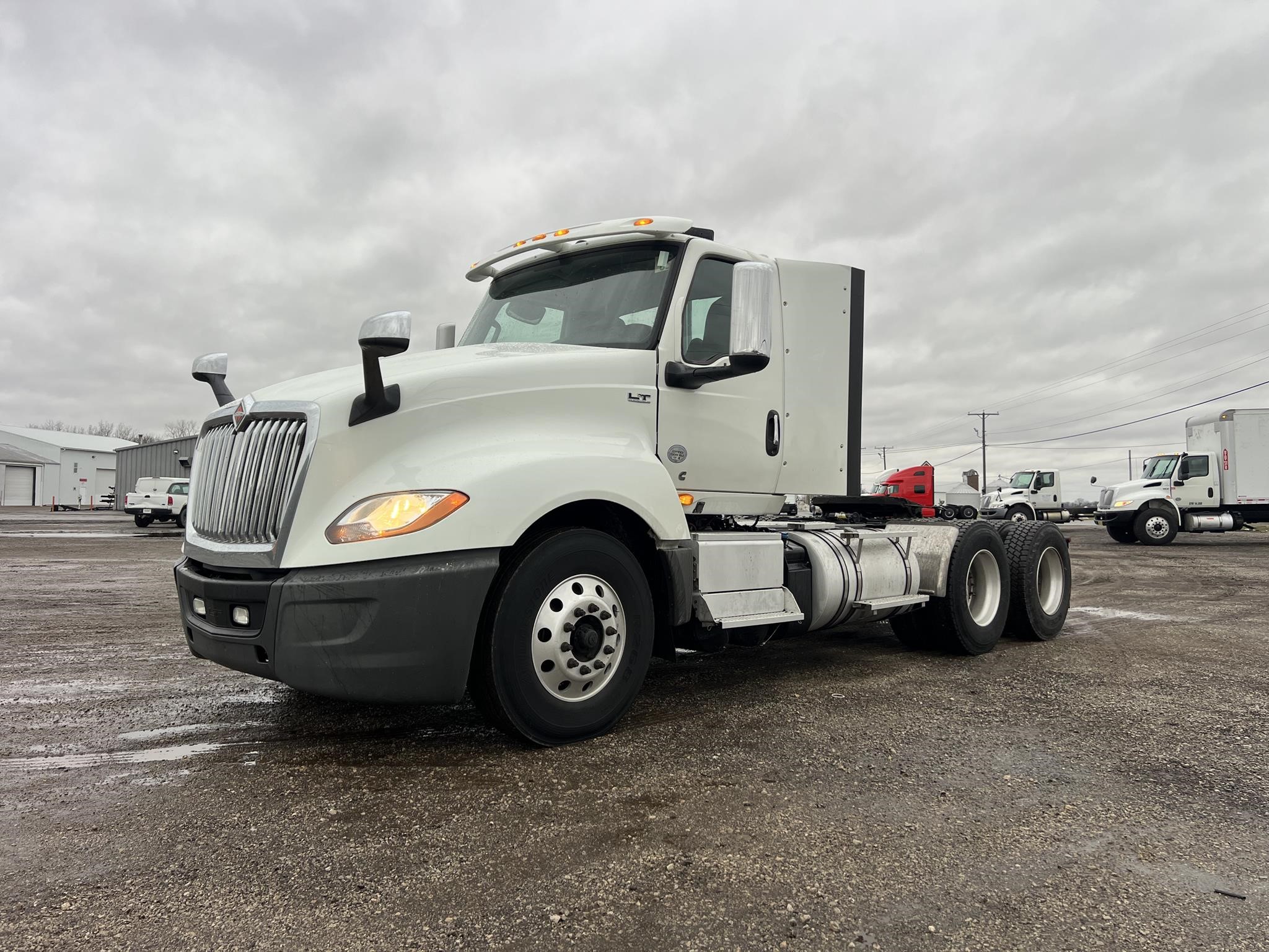 2021 INTERNATIONAL LT - image 1 of 6