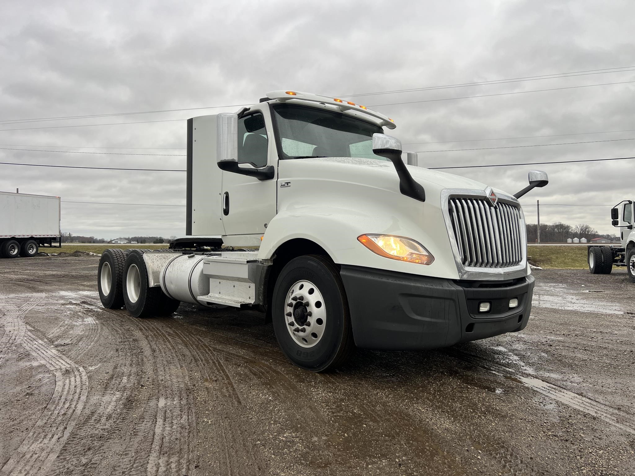 2021 INTERNATIONAL LT - image 3 of 6