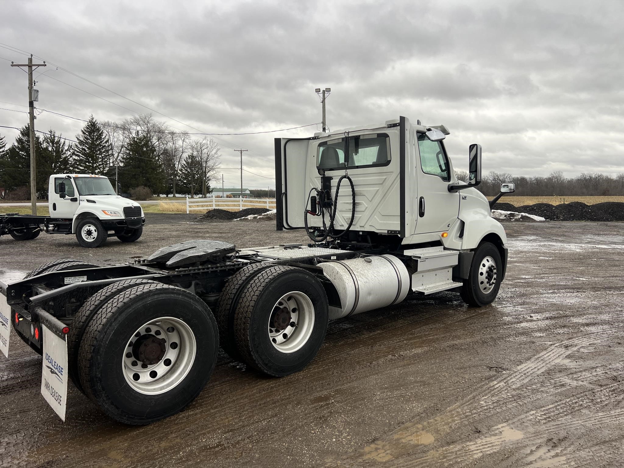 2021 INTERNATIONAL LT - image 4 of 6